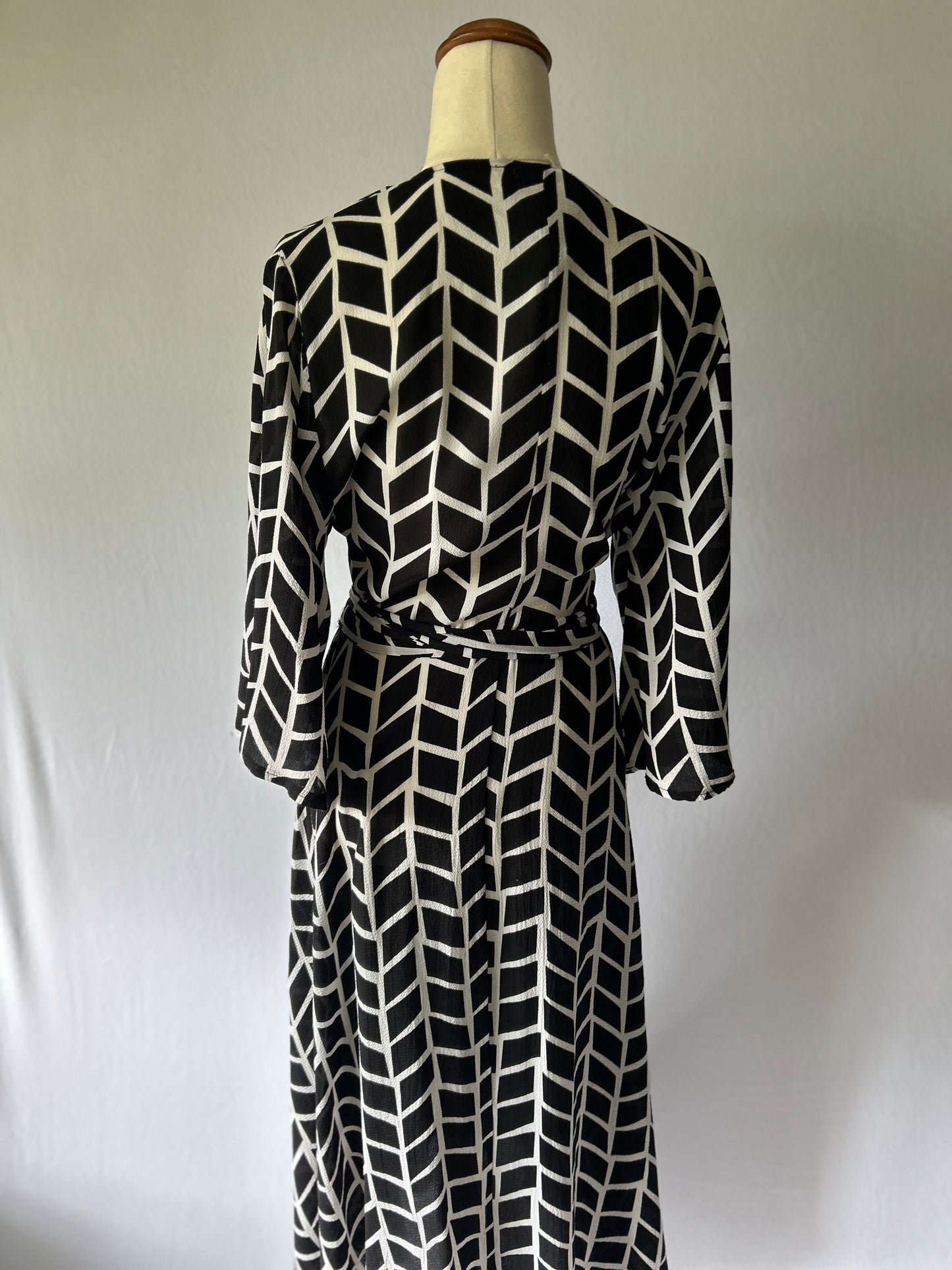 Black and White Wrap Dress – Size 8
