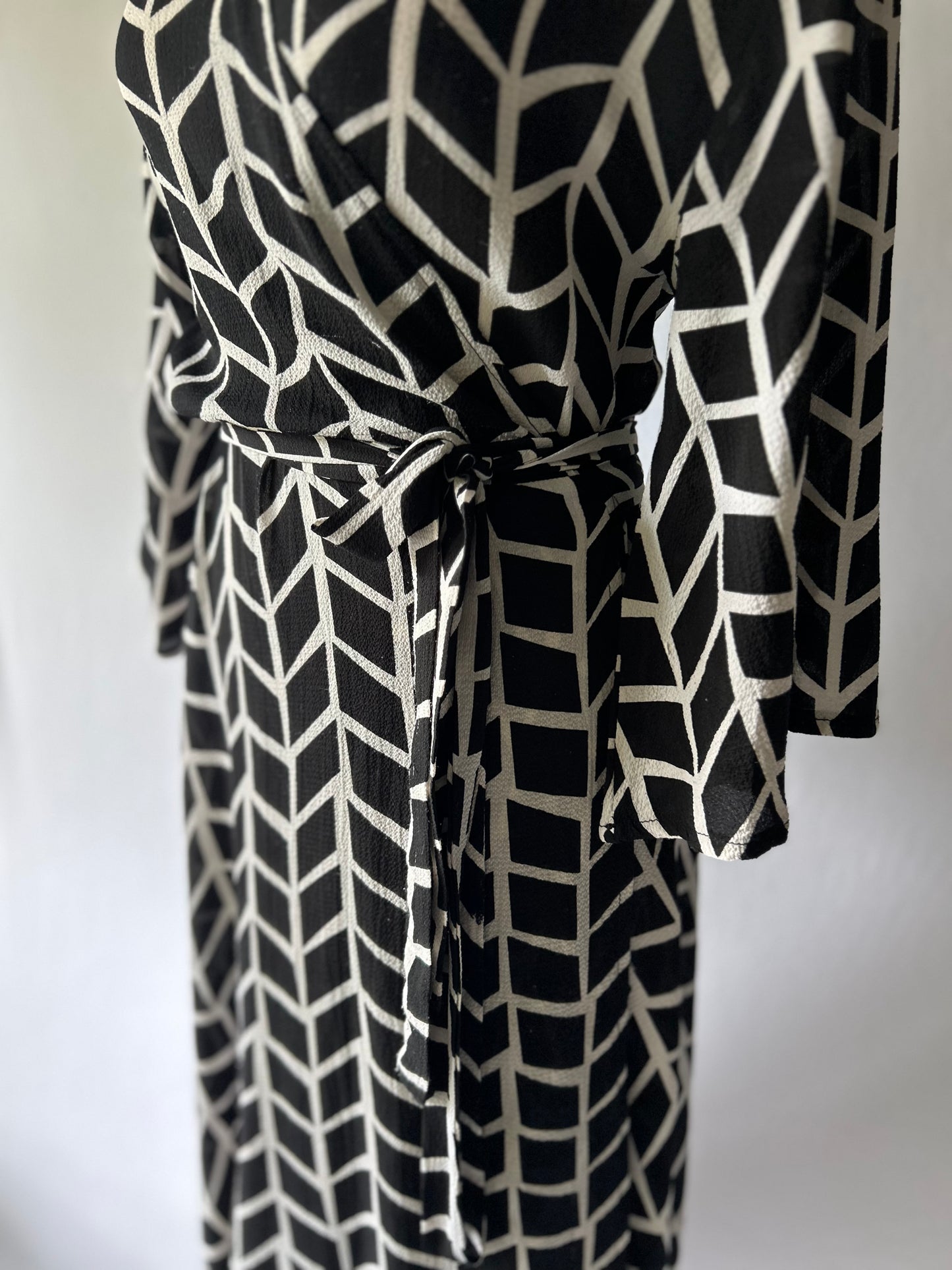 Black and White Wrap Dress – Size 8