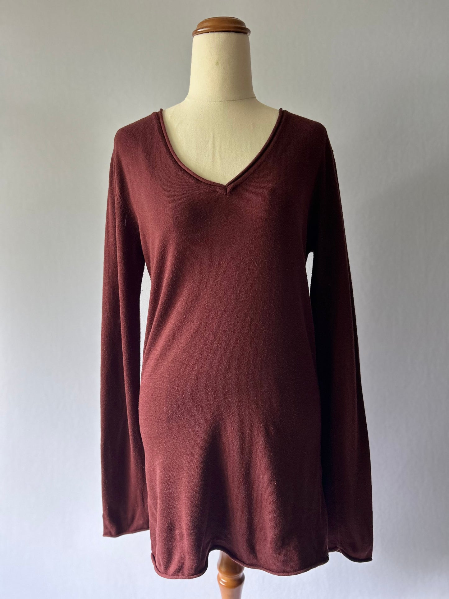 Minimalist Fine-Knit Rolled-Hem V-Neck Top - Deep Terracotta - Size M
