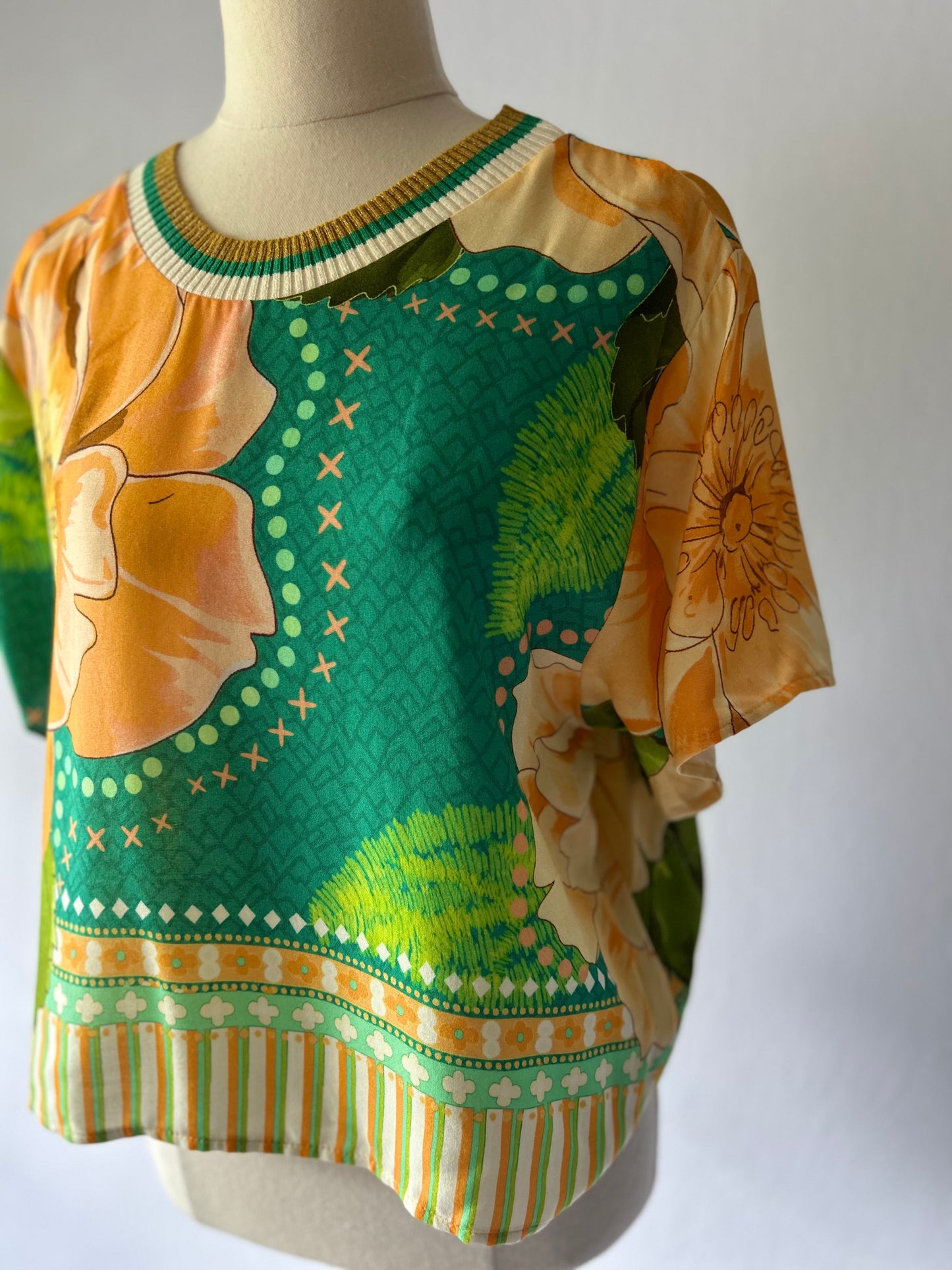 Tropical Print Cropped Top - 100% Viscose (Made in Brazil), size M , new with tag