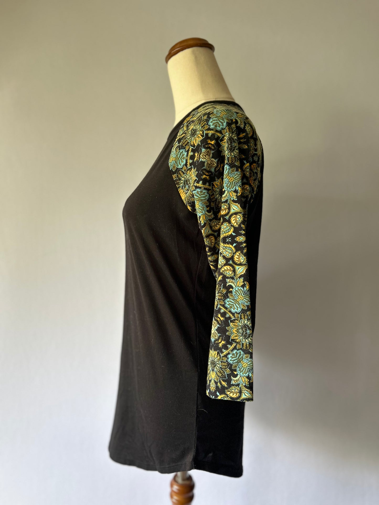Floral Raglan 3/4 Sleeve Top – Size XS