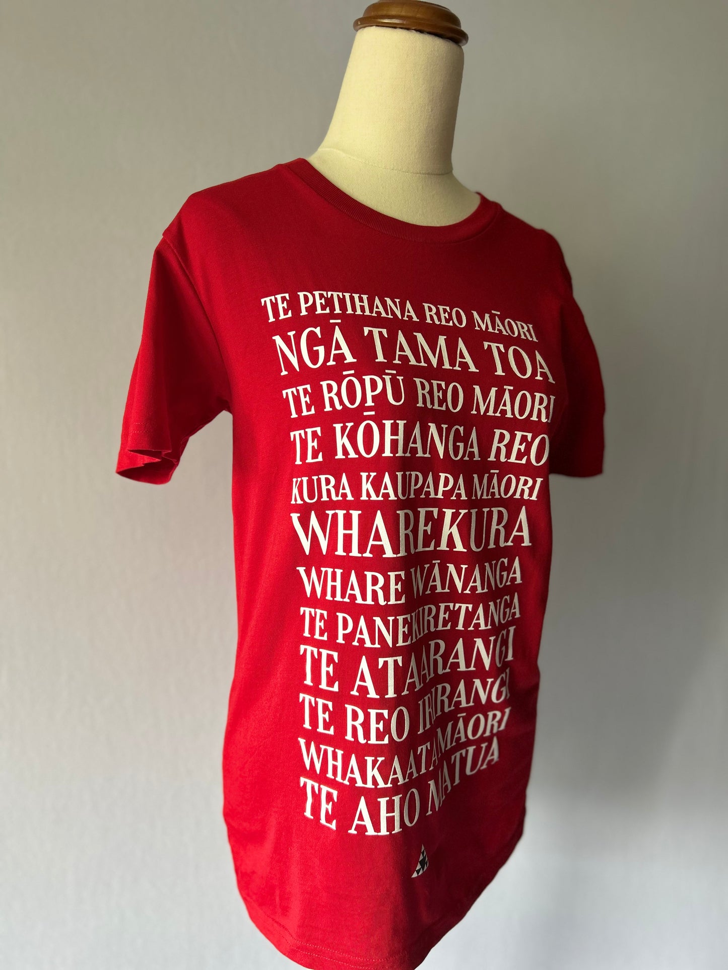 Māori Language Red Graphic T-Shirt - Cotton
