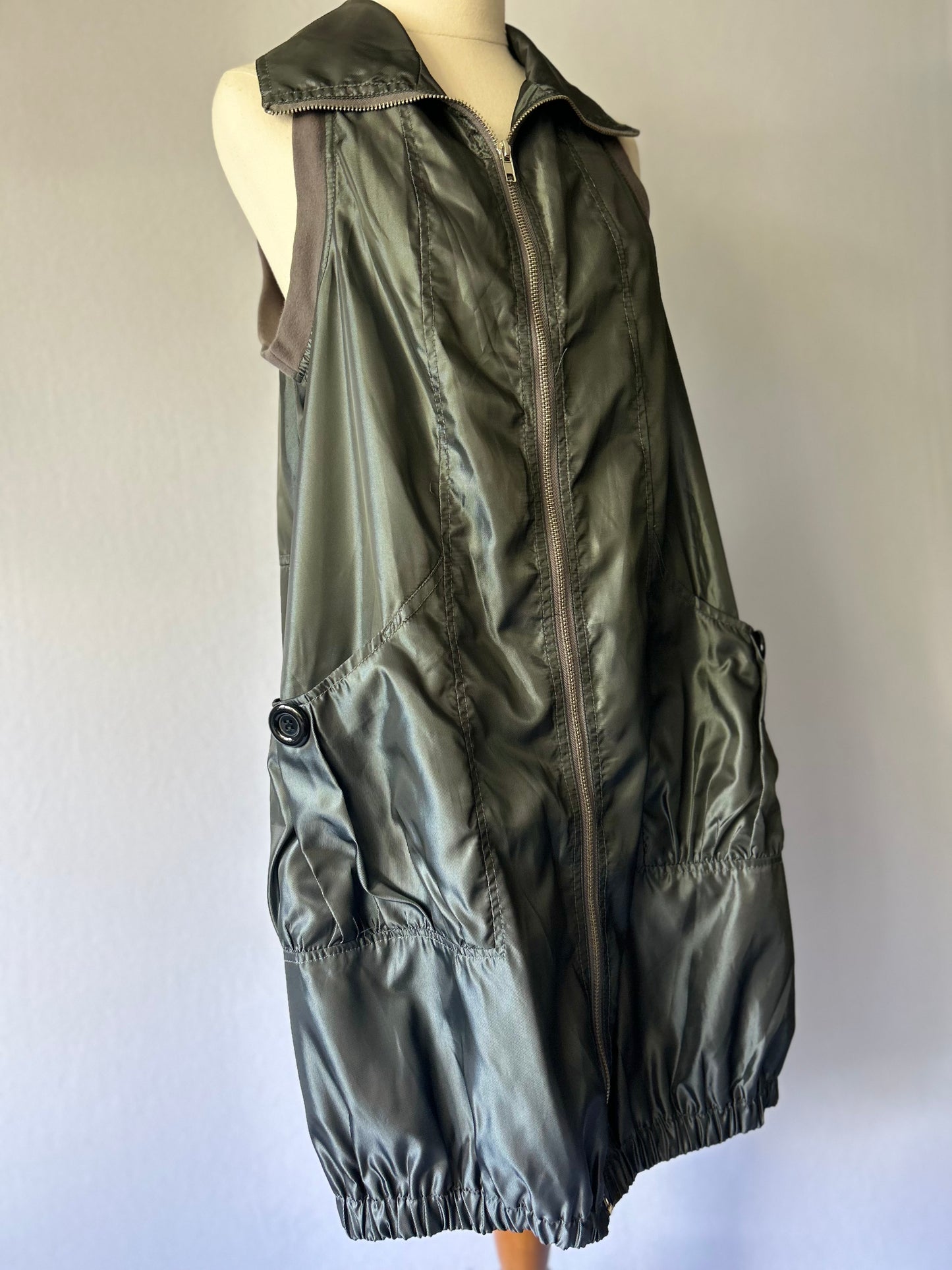 Avant-Garde Zippered Tunic Vest - Sleek Black - Size 10