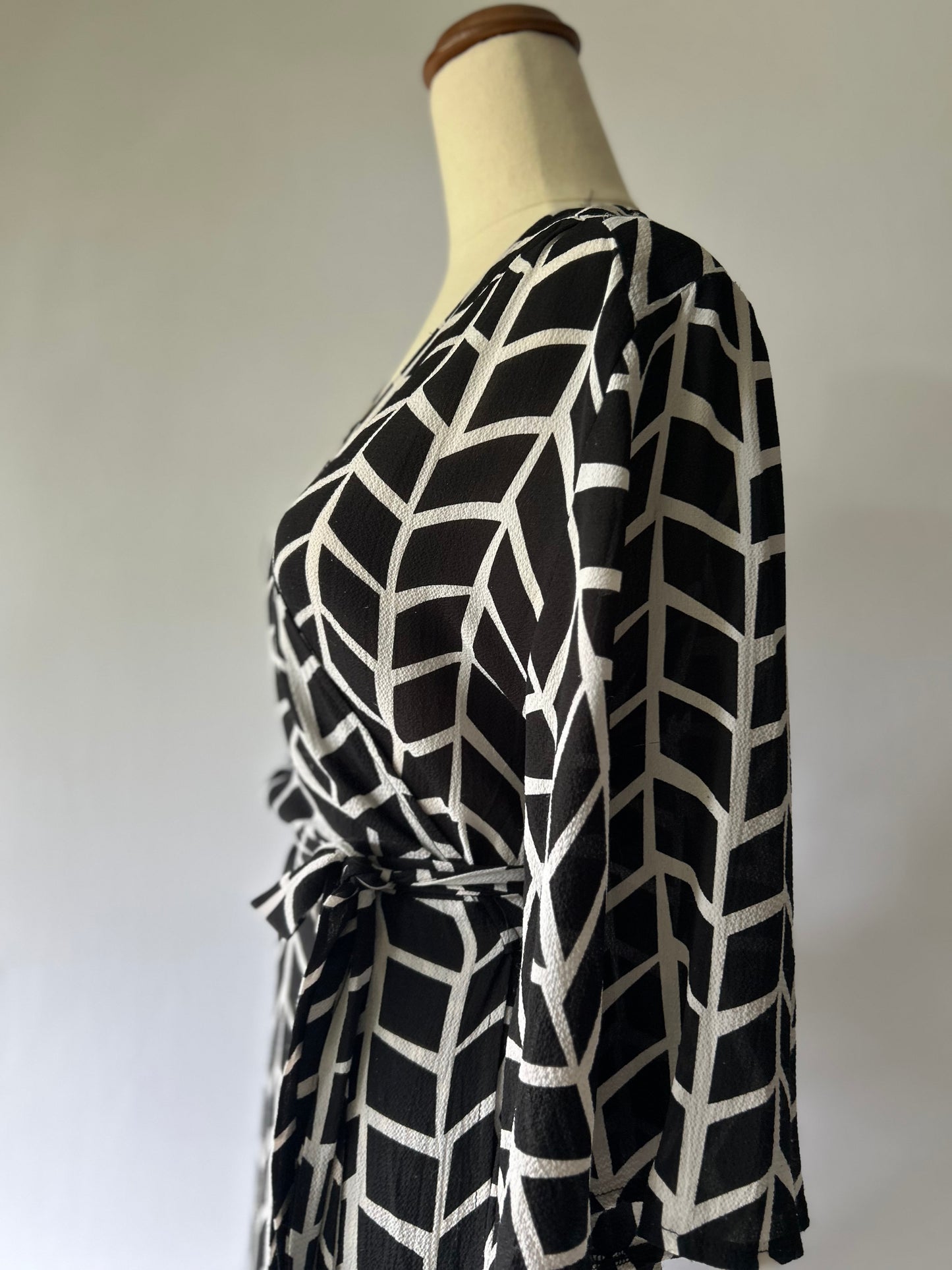 Black and White Wrap Dress – Size 8