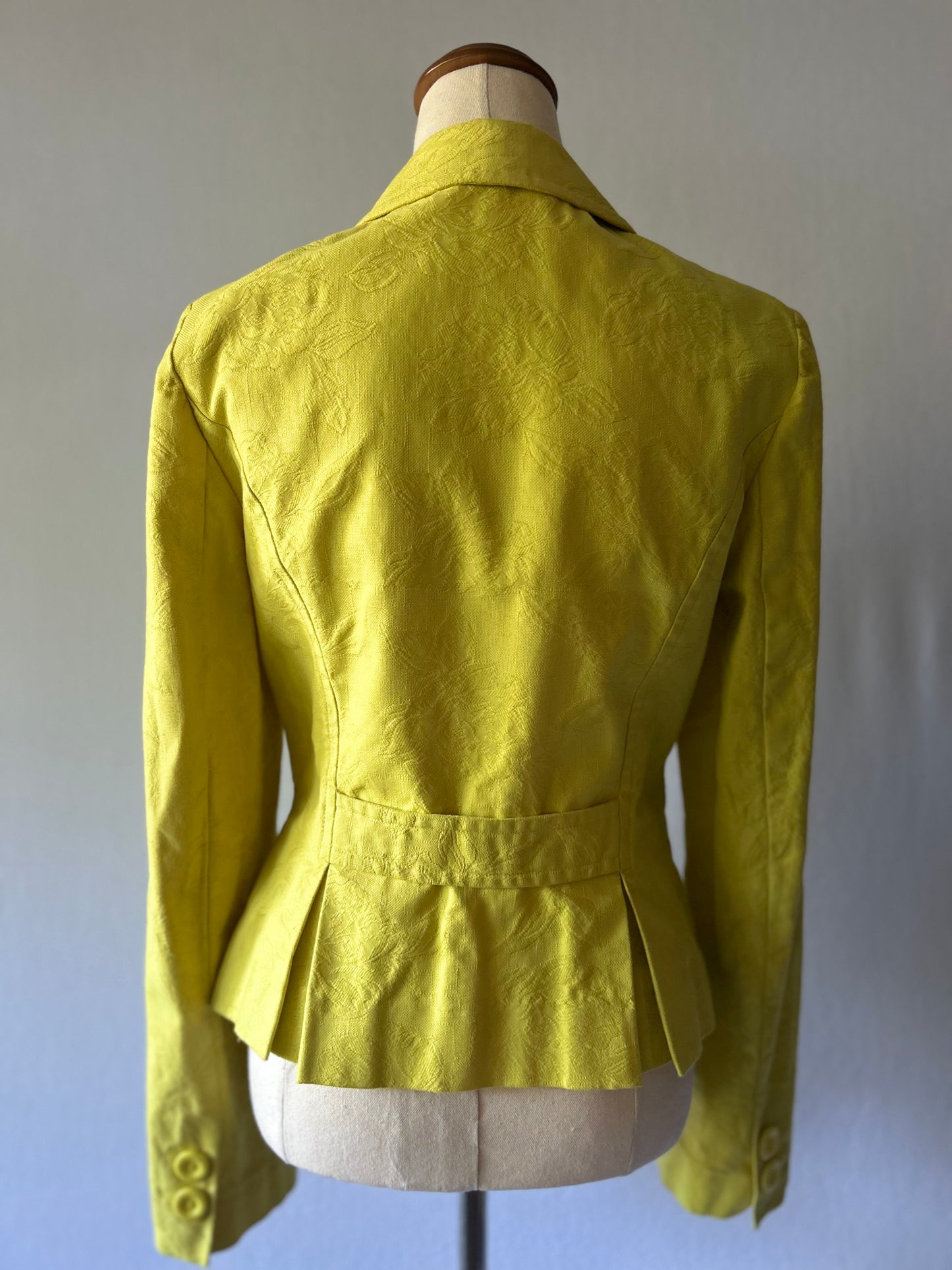 Cue Yellow Textured Cropped Blazer – Size 10