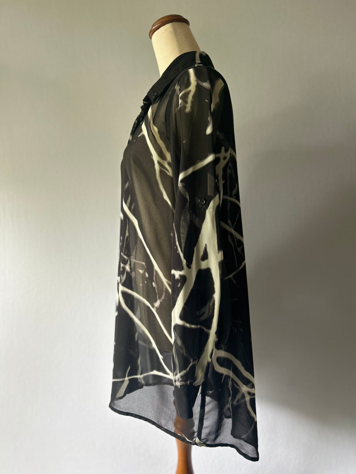 Sabine Black & Off-White Sheer Abstract Graphic Longline Shirt - Size 10