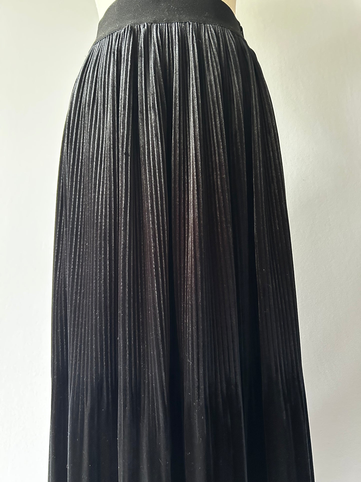 Trelise Cooper Pleated Velvet Midi Skirt – Size S