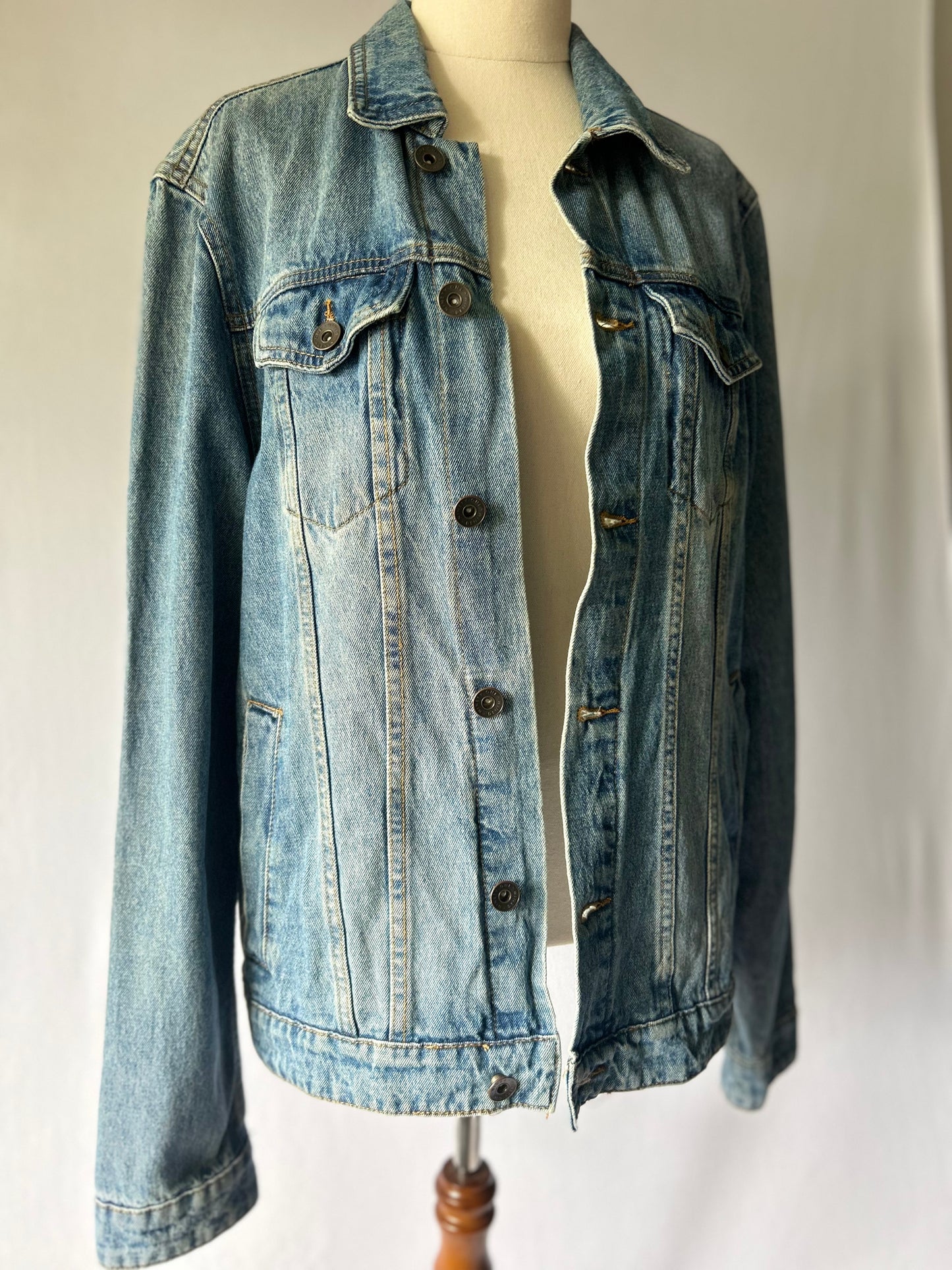 Small Denim Jacket – Timeless Classic