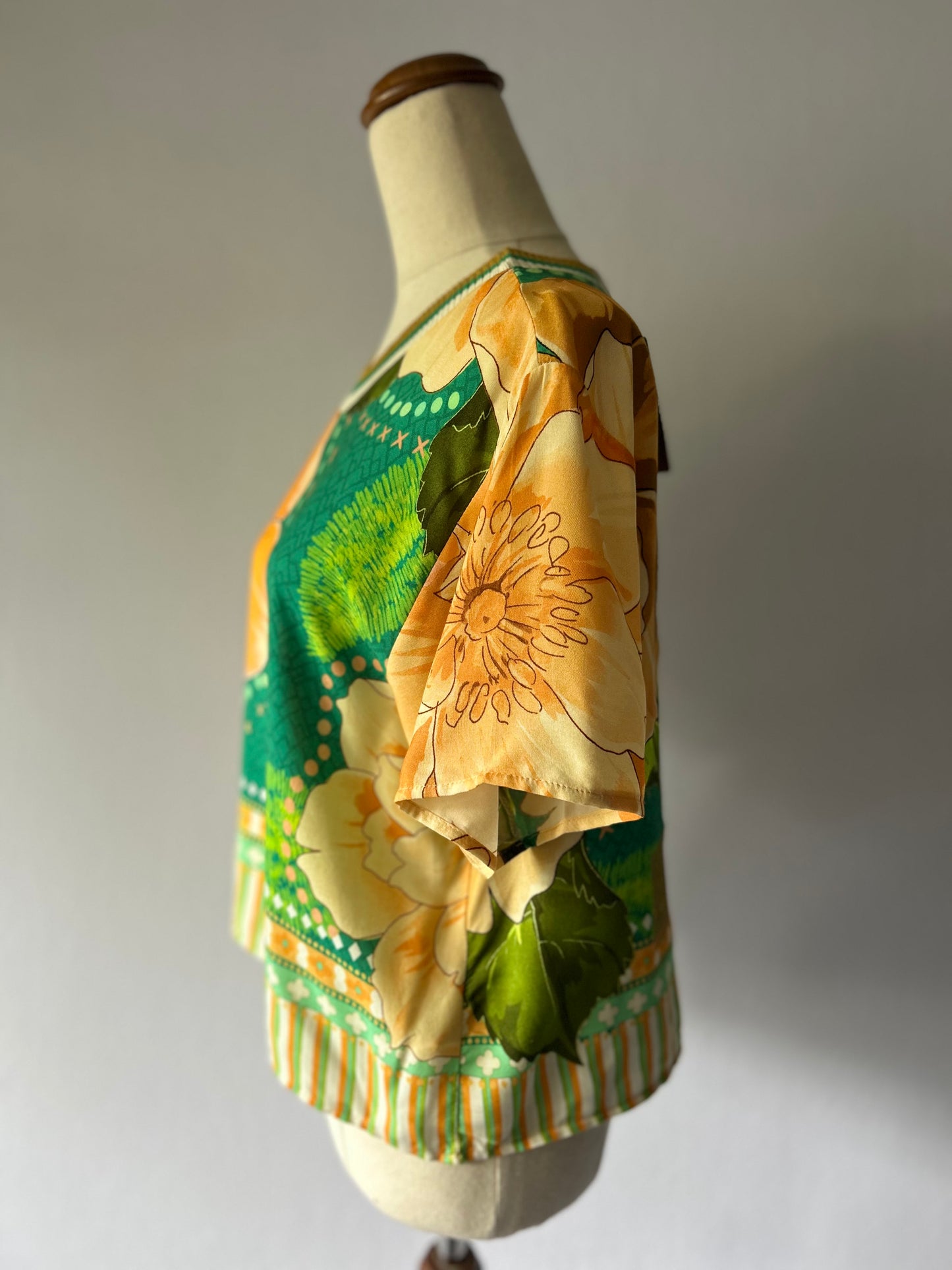 Tropical Print Cropped Top - 100% Viscose (Made in Brazil), size M , new with tag