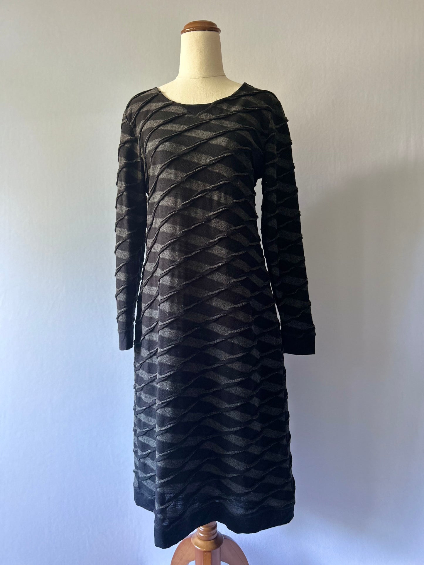 Toat "Ripple Effect" Textured Midi Dress – Size 10