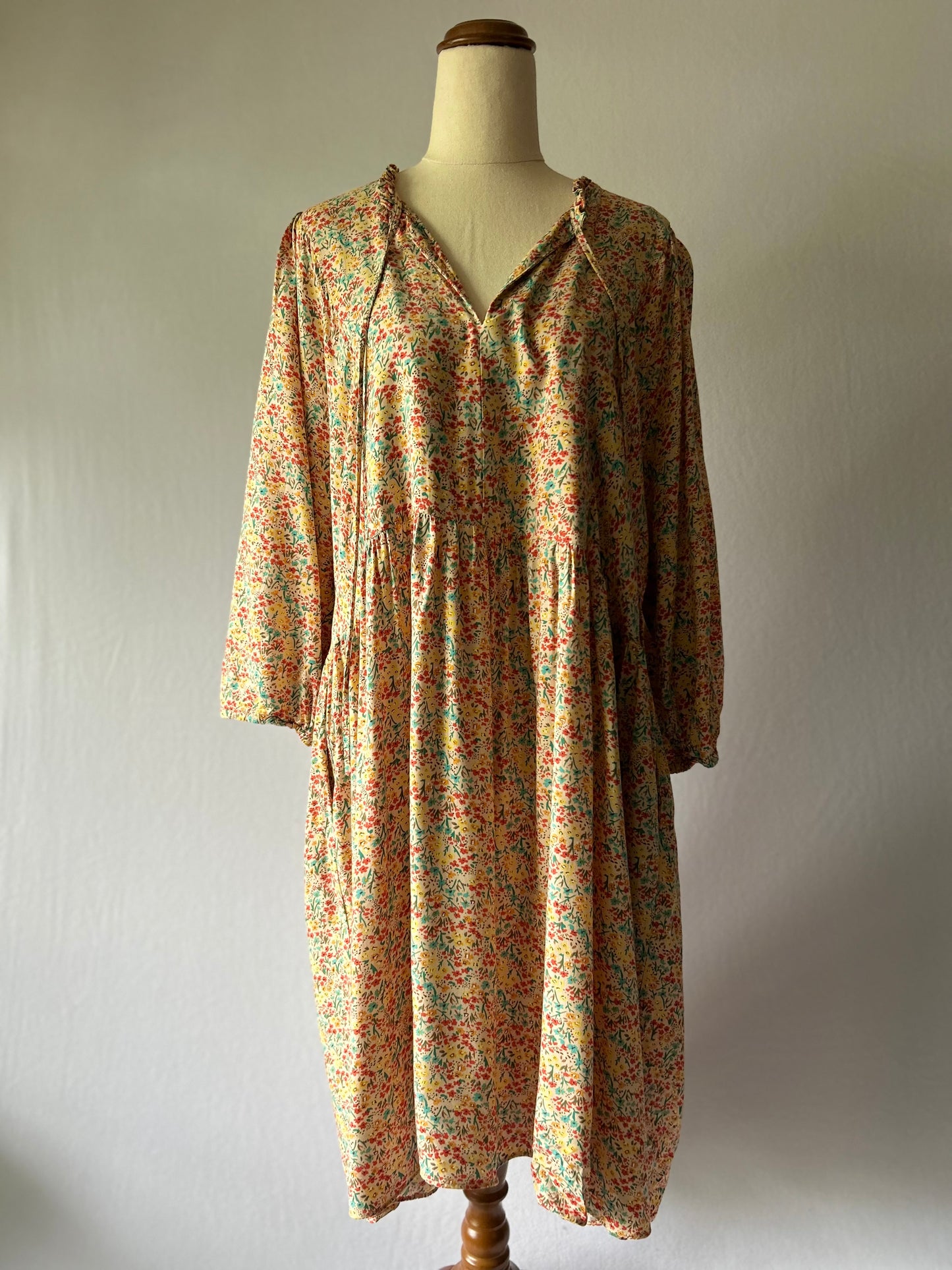 Sass Floral Dress – Size 18 (Viscose)