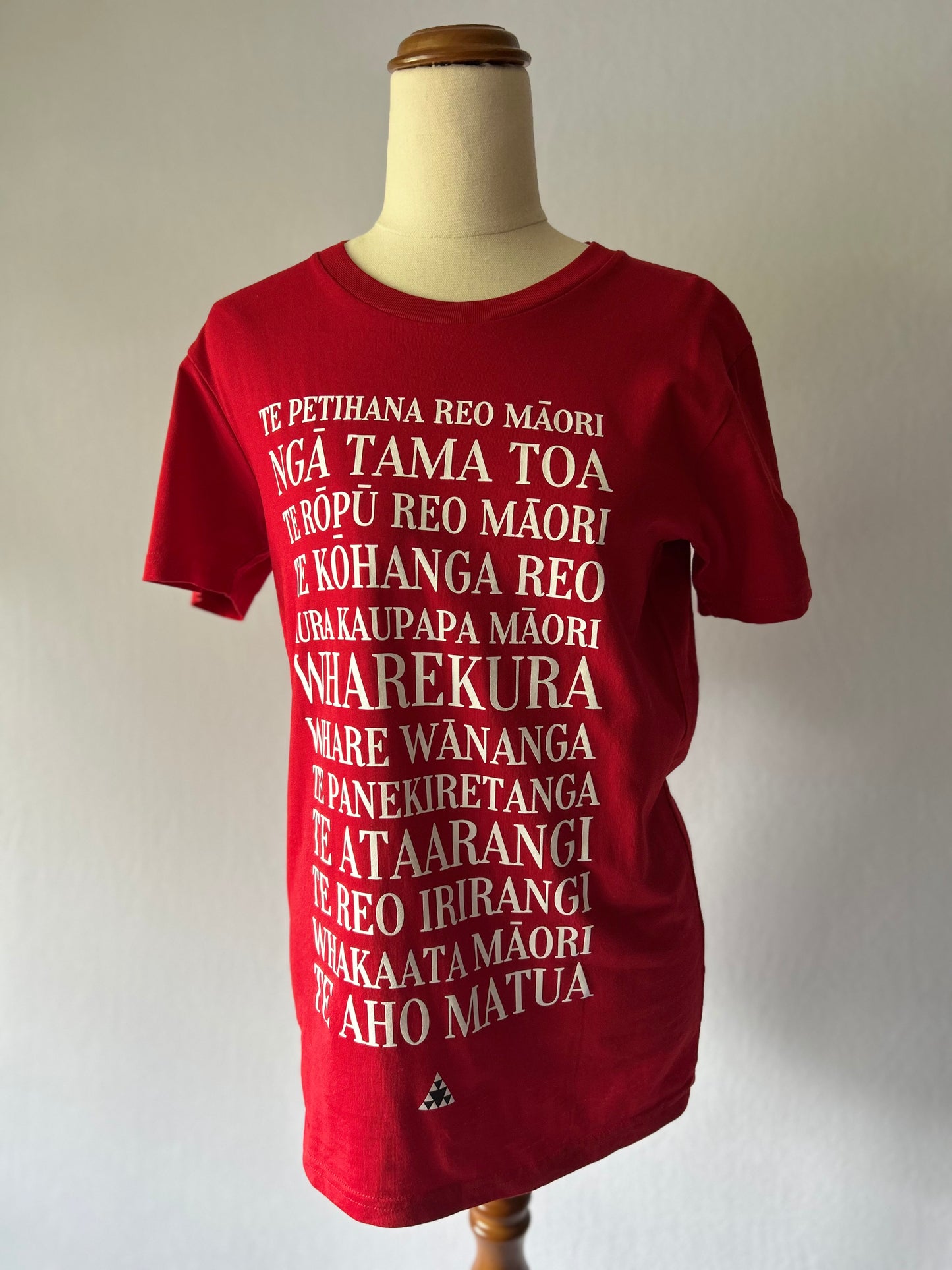 Māori Language Red Graphic T-Shirt - Cotton