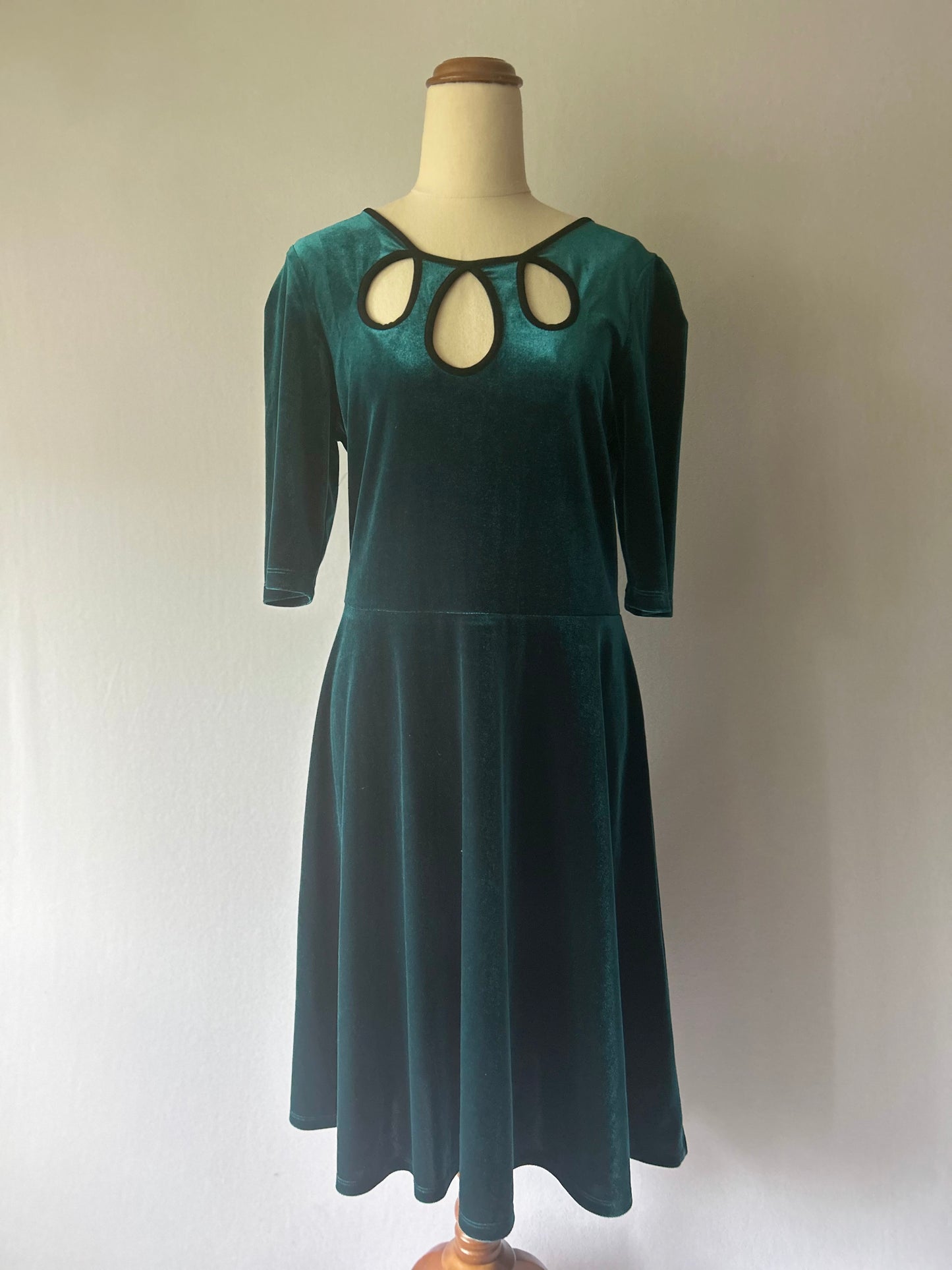 Bettie Monroe Teal Velvet Cut-Out Midi Dress – Size M