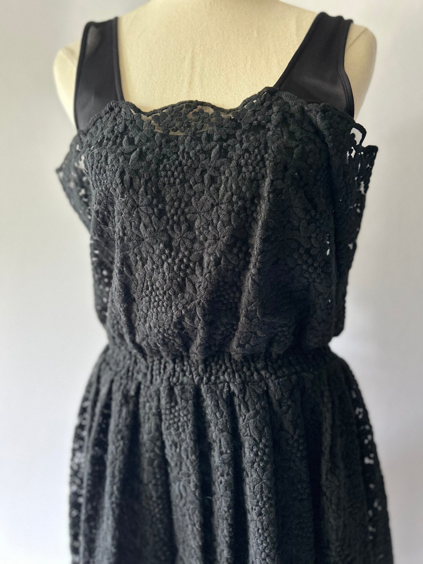 Kate Sylvester Intricate Floral Guipure Lace Midi Dress - Black - Size M