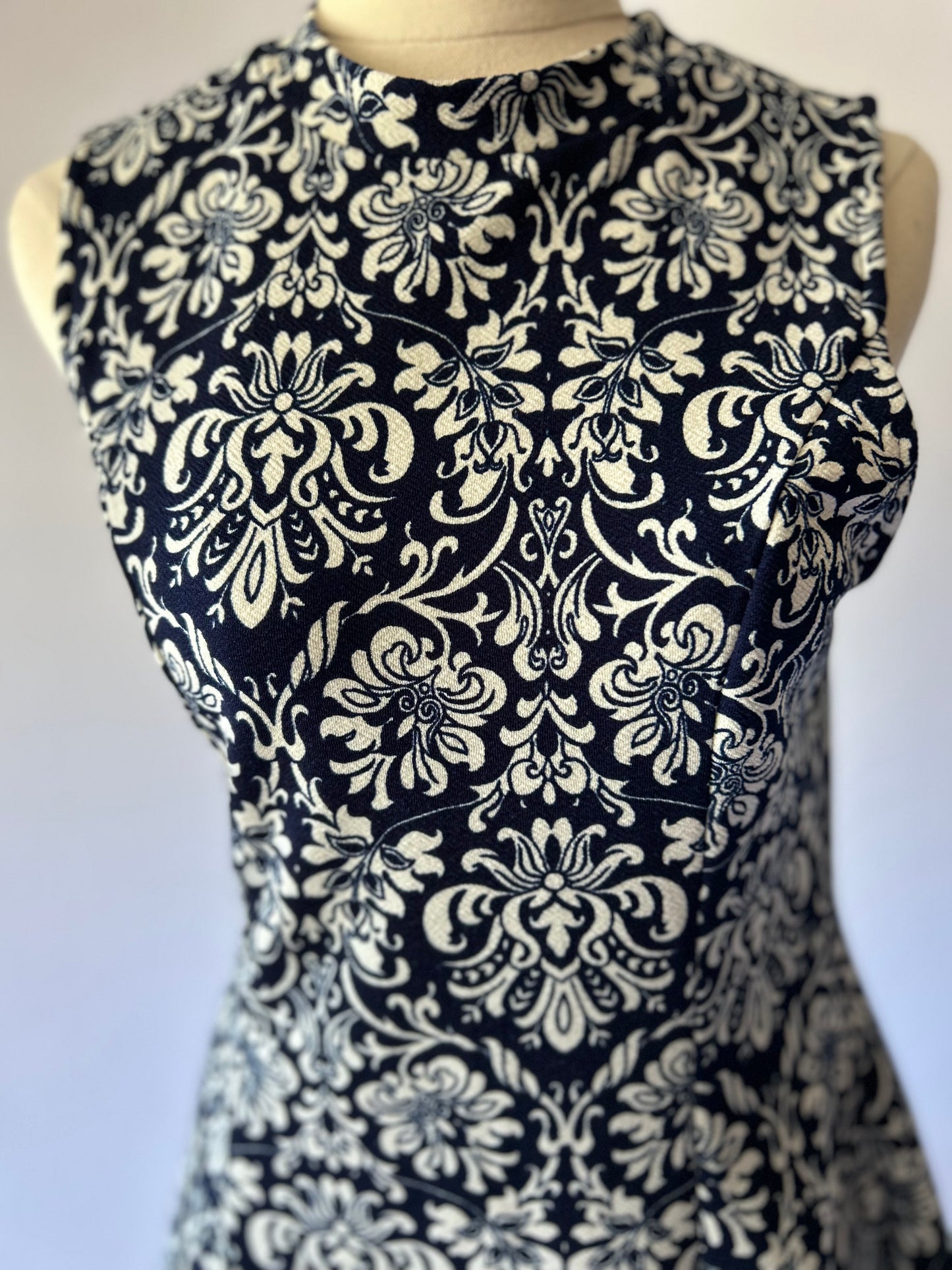 Mirrou Sleeveless Damask Print Tunic Top (Size Small)