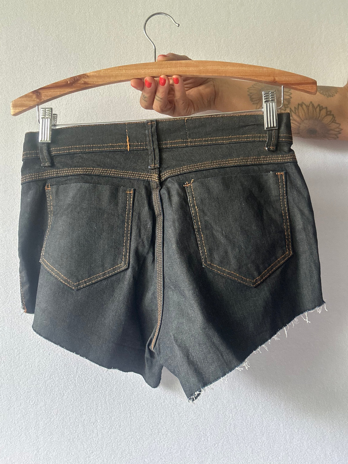 Hellmys Jeans Dark Wash Distressed Denim Shorts – Size 40 / 8