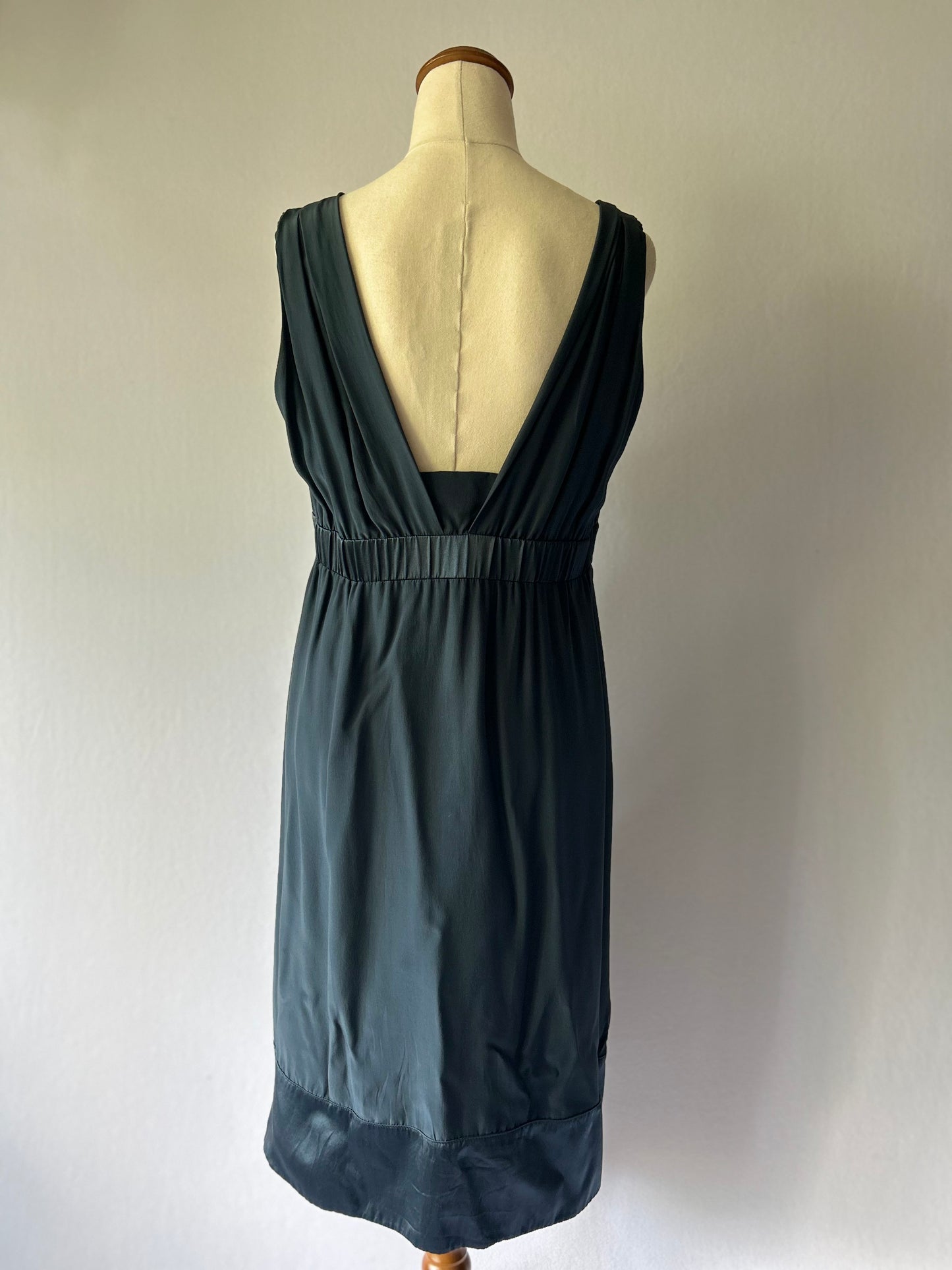 Graham & Spencer 100% Silk Sleeveless V-Neck Dress – Size M