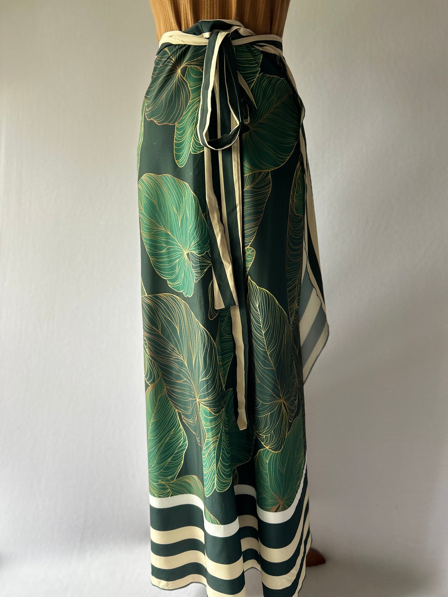 Luxurious Tropical Print Wrap Skirt - One Size