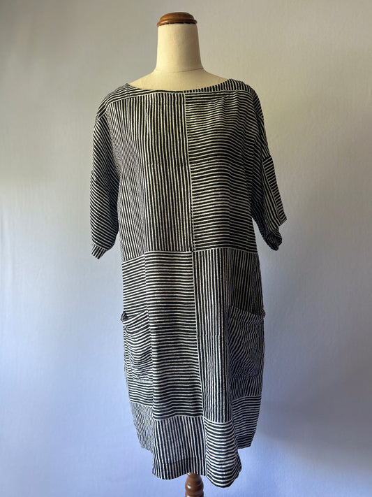 Monochrome Grid-Print Shift Dress with Patch Pockets - Size S