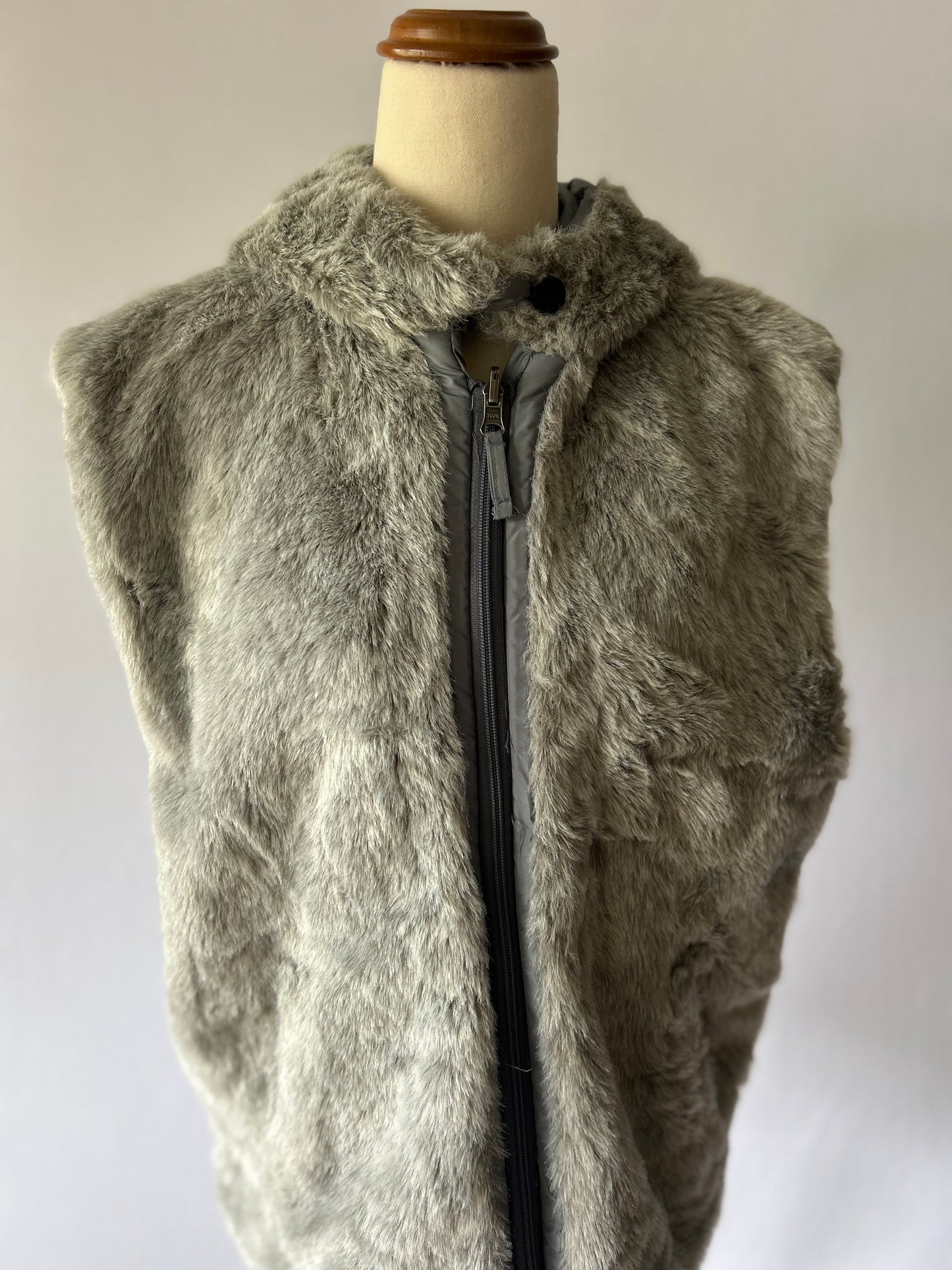 Ride Snowboards Reversible Faux-Fur & Nylon Puffer Vest - Size L