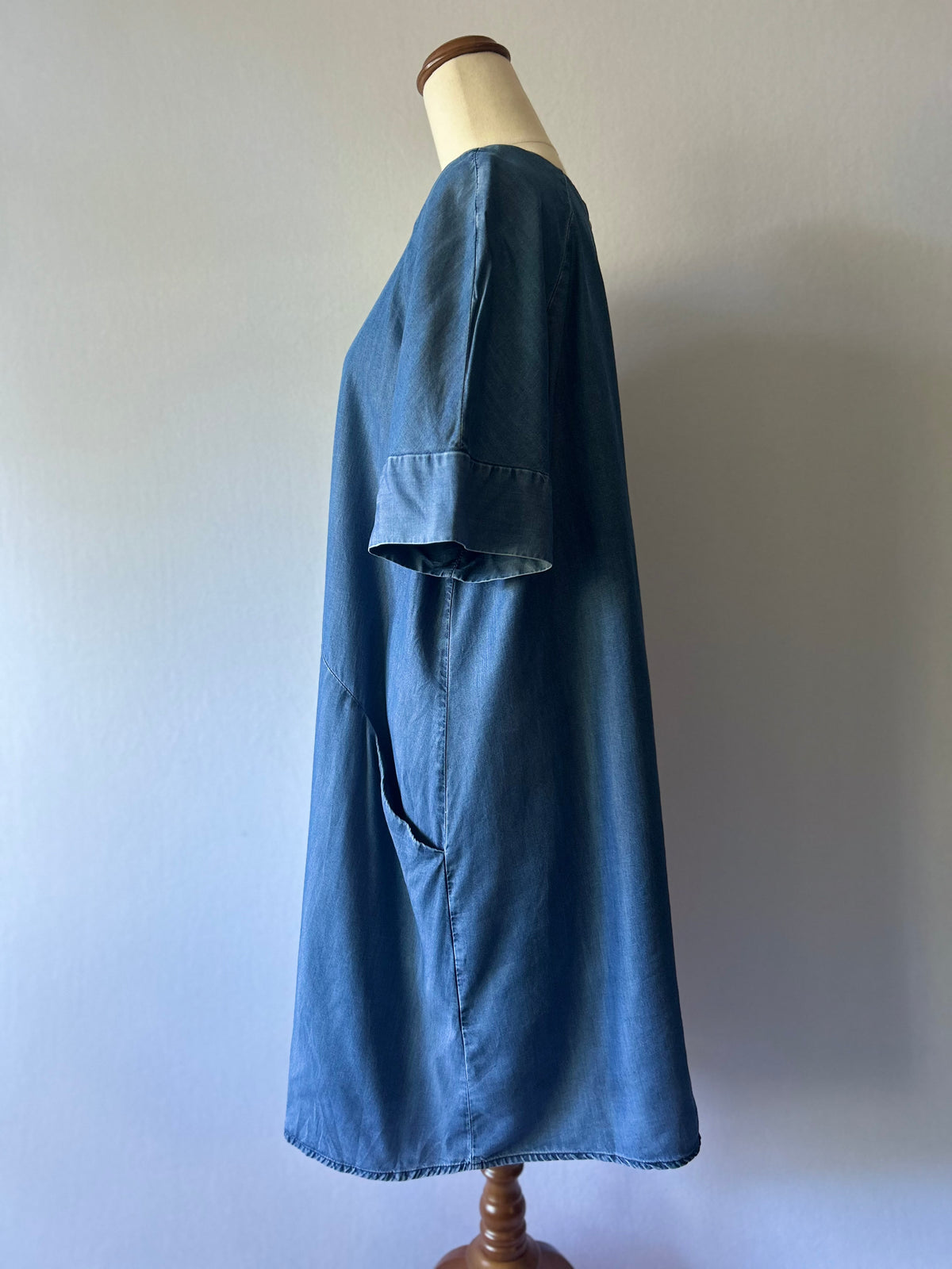 Chambray Blue 100% Lyocell Short Sleeve Shift Dress with Pockets - Size 16 (AU/NZ 16)