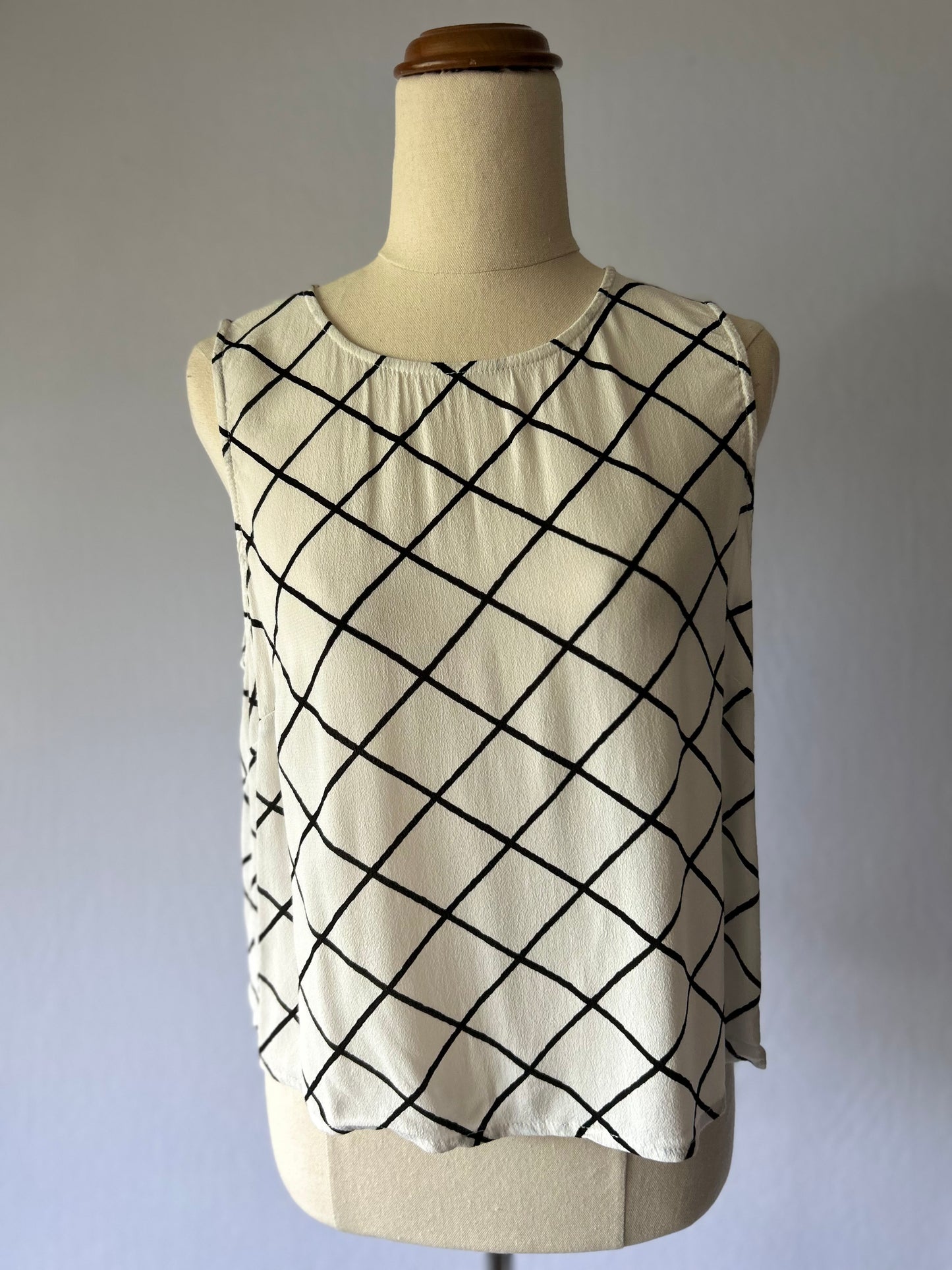 White Geometric Print Tank Top – Size 10