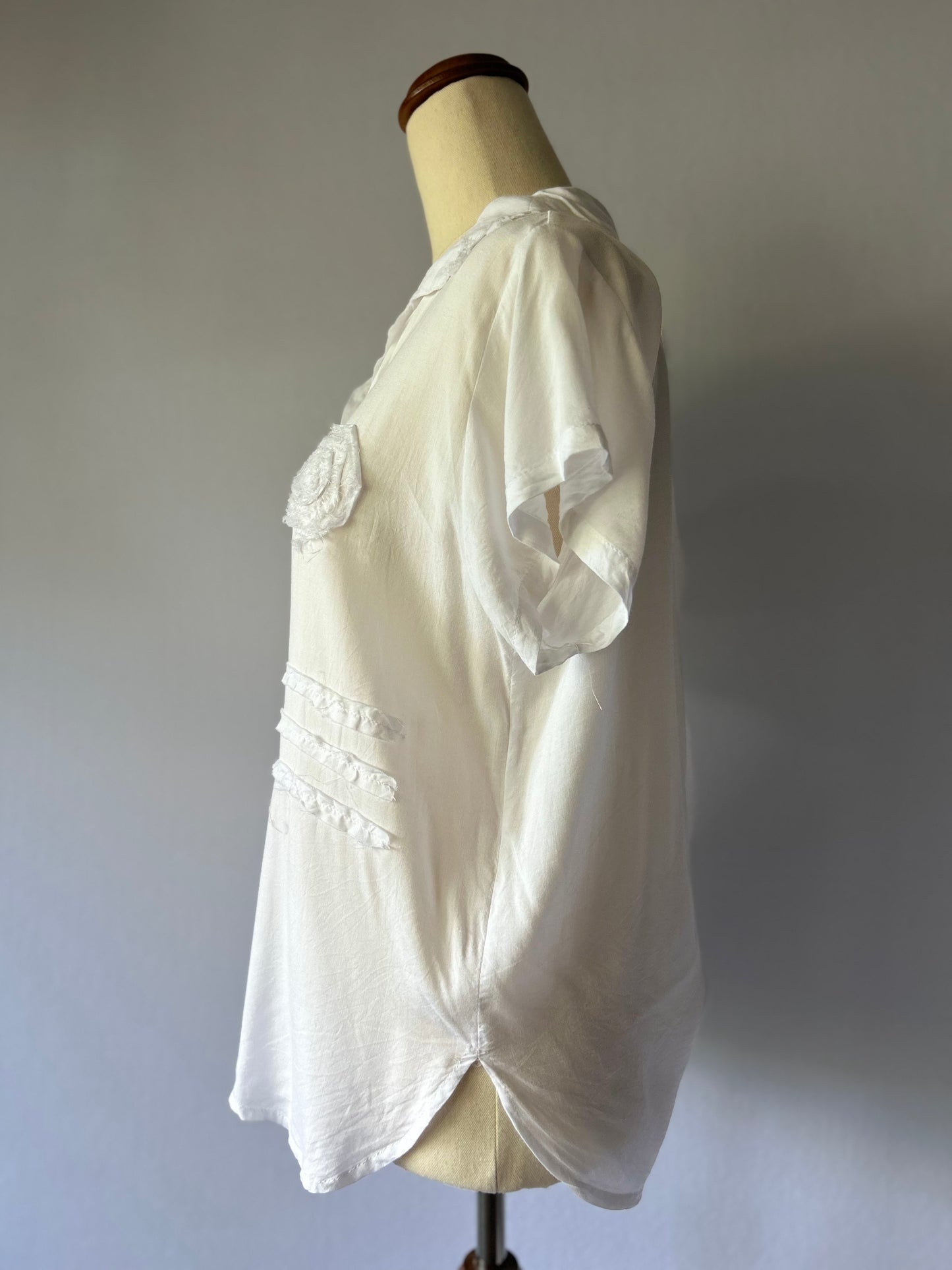 Bohemian Raw-Edge Floral Appliqué Shirt - White Rayon - Size M