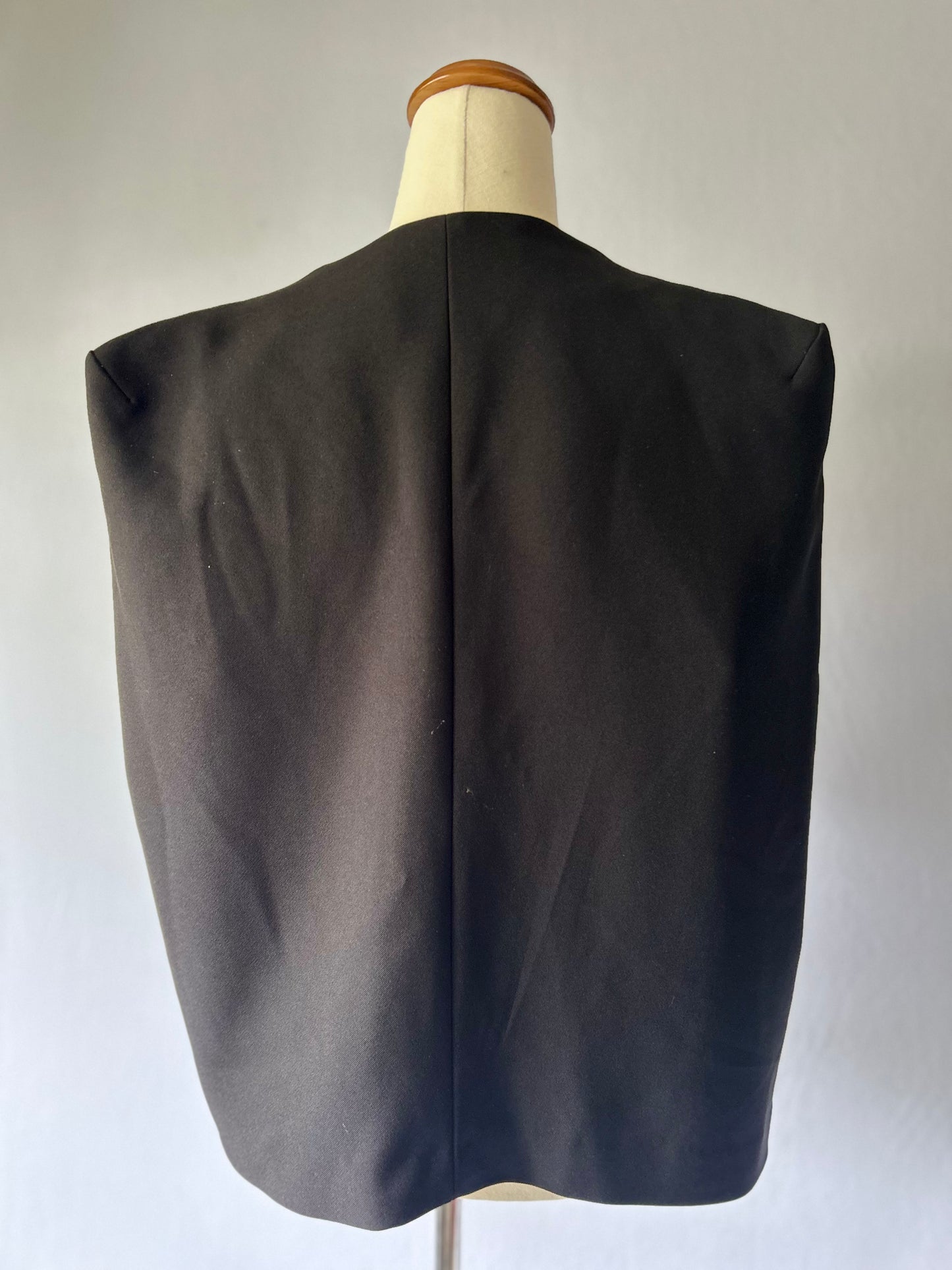 Black Cropped Jacket with Shoulder Pads – Size Small