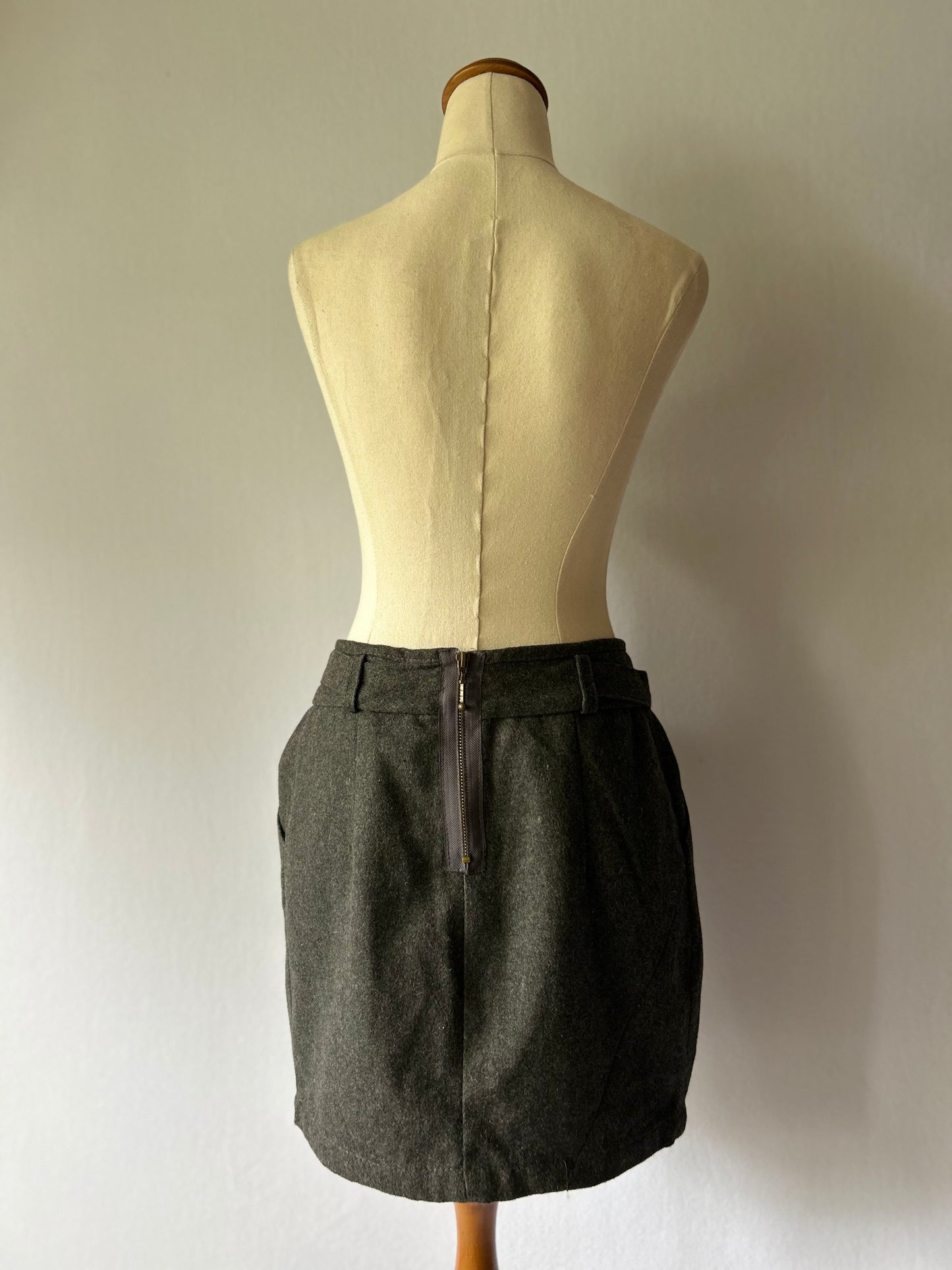 Structured Grey Wool Mini Skirt – Size UK 10 / EUR 38