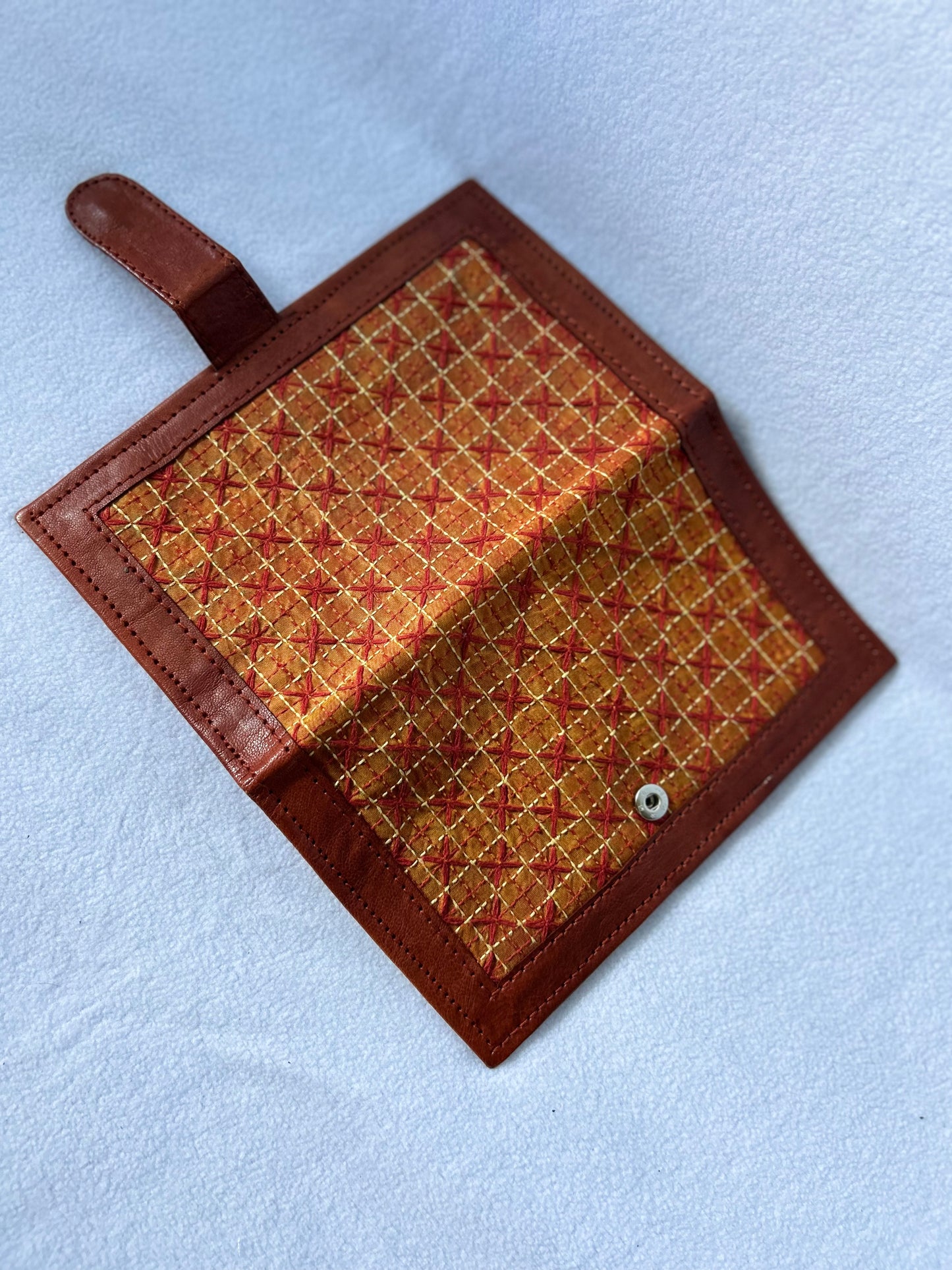Embroidered Fabric Wallet – Unique & Sustainable Accessory