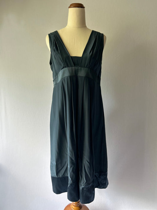 Graham & Spencer 100% Silk Sleeveless V-Neck Dress – Size M