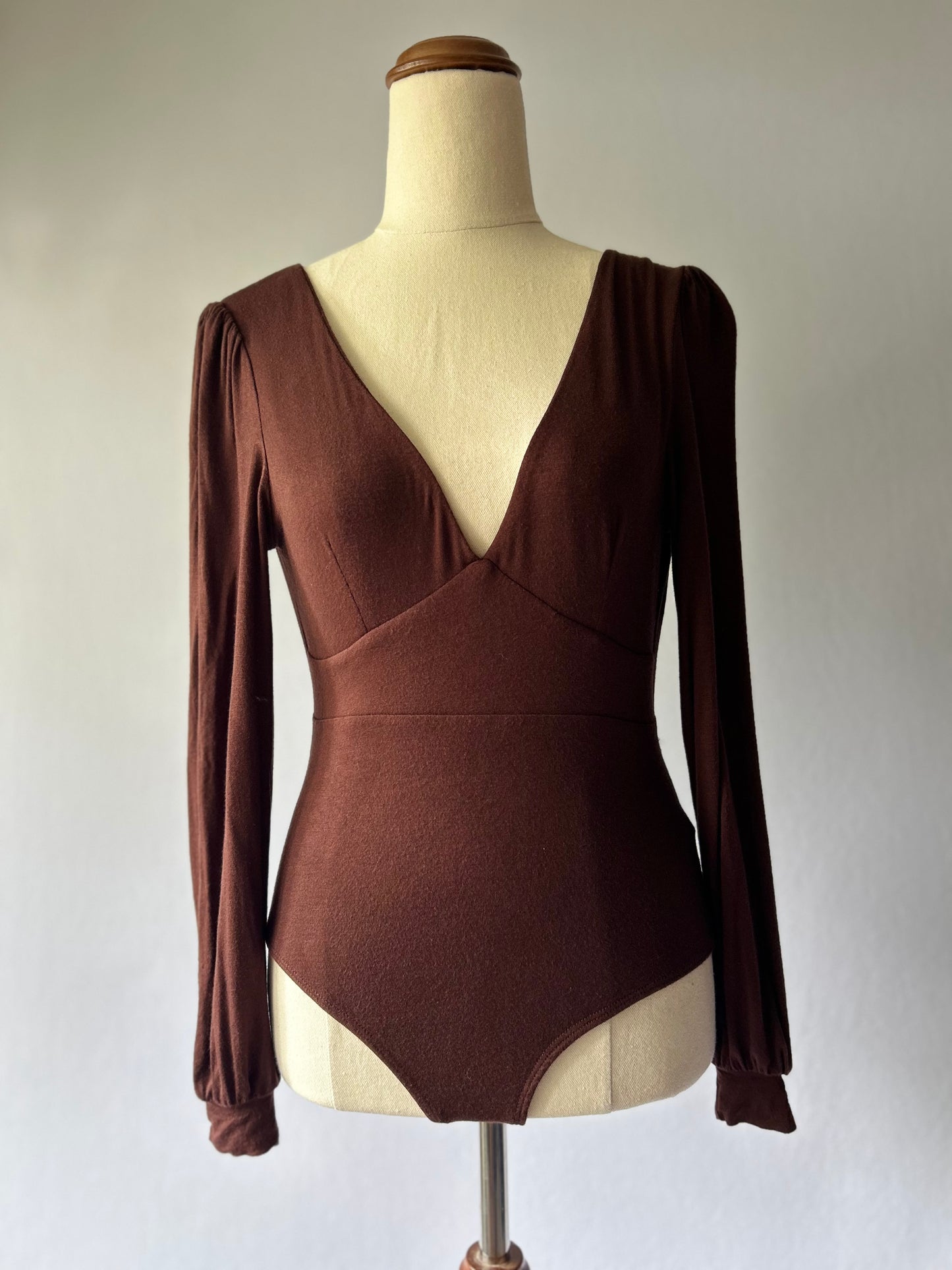 Deep V-Neck Long Sleeve Bodysuit – Size S