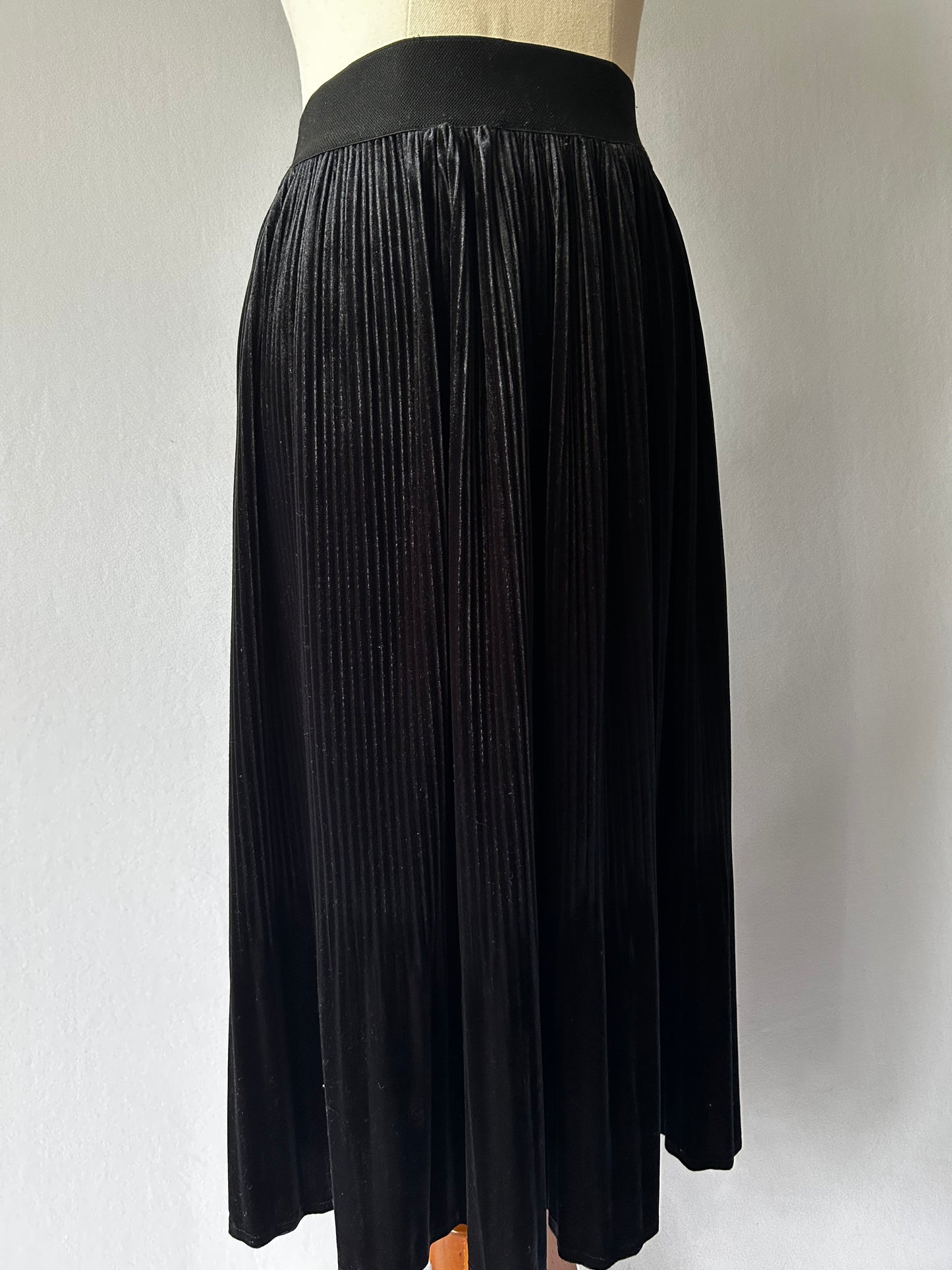 Trelise Cooper Pleated Velvet Midi Skirt – Size S