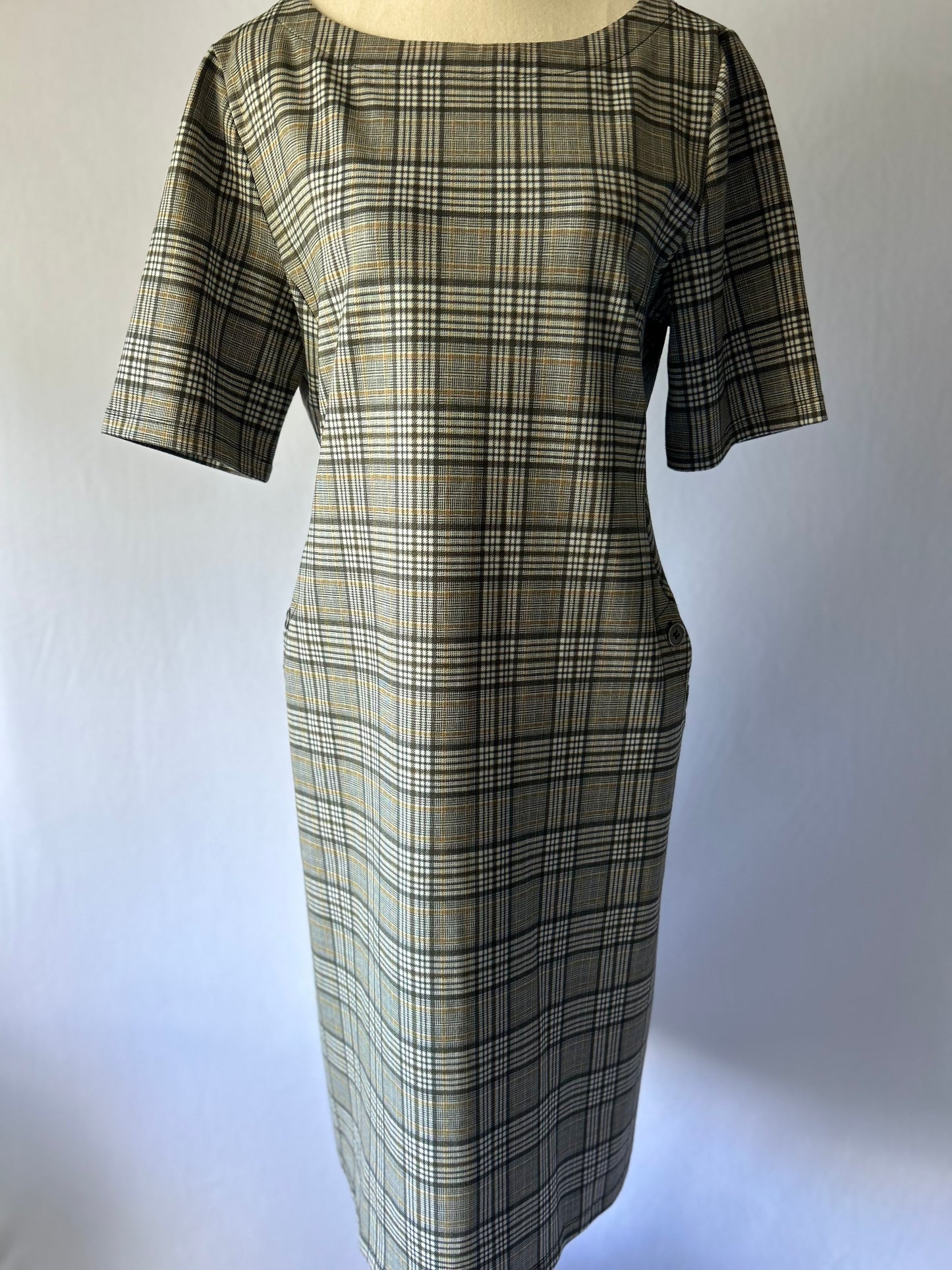 Classic Plaid Shift Dress – Size L