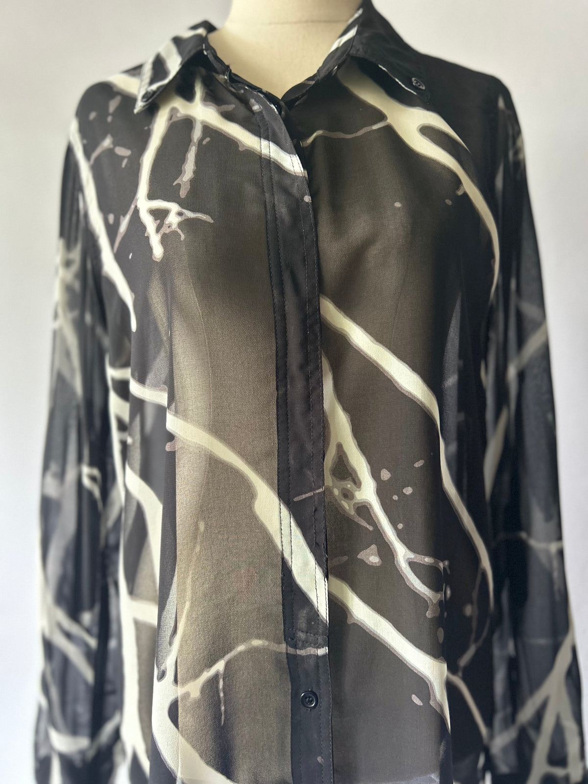 Sabine Black & Off-White Sheer Abstract Graphic Longline Shirt - Size 10