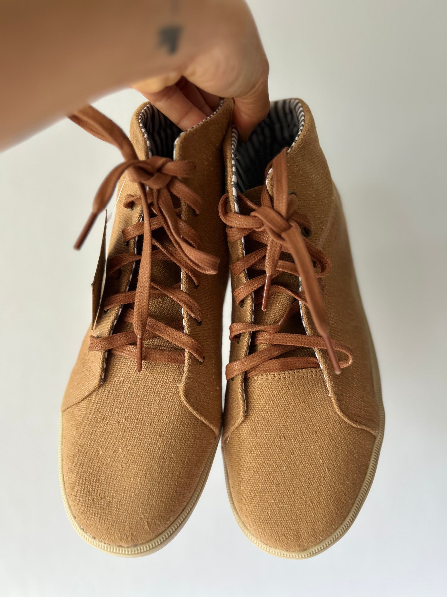 Perky High-Top Sneakers – Size EUR 41 / USA 10 / BR 39 – Made in Brazil (New with Tag)