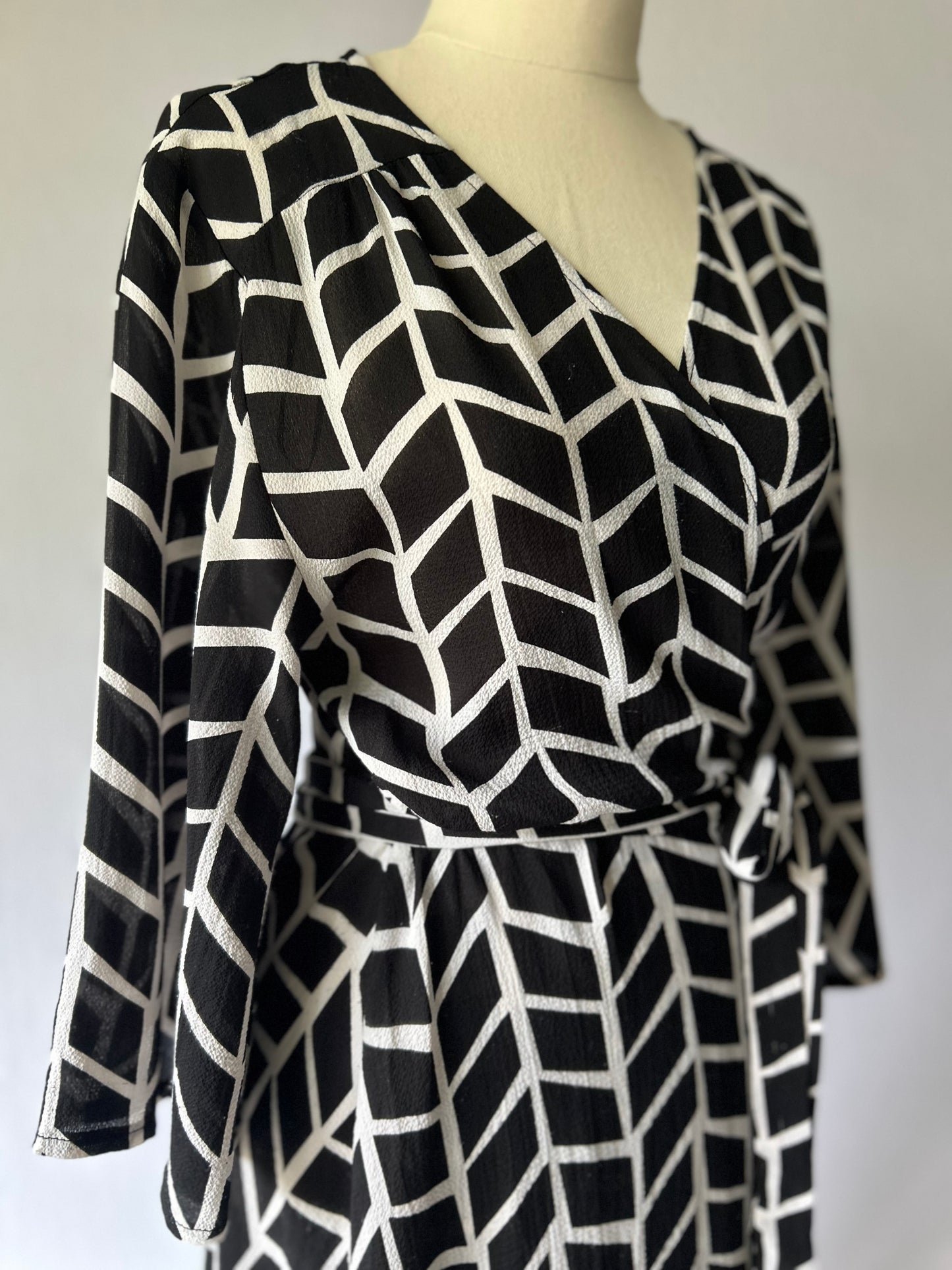 Black and White Wrap Dress – Size 8