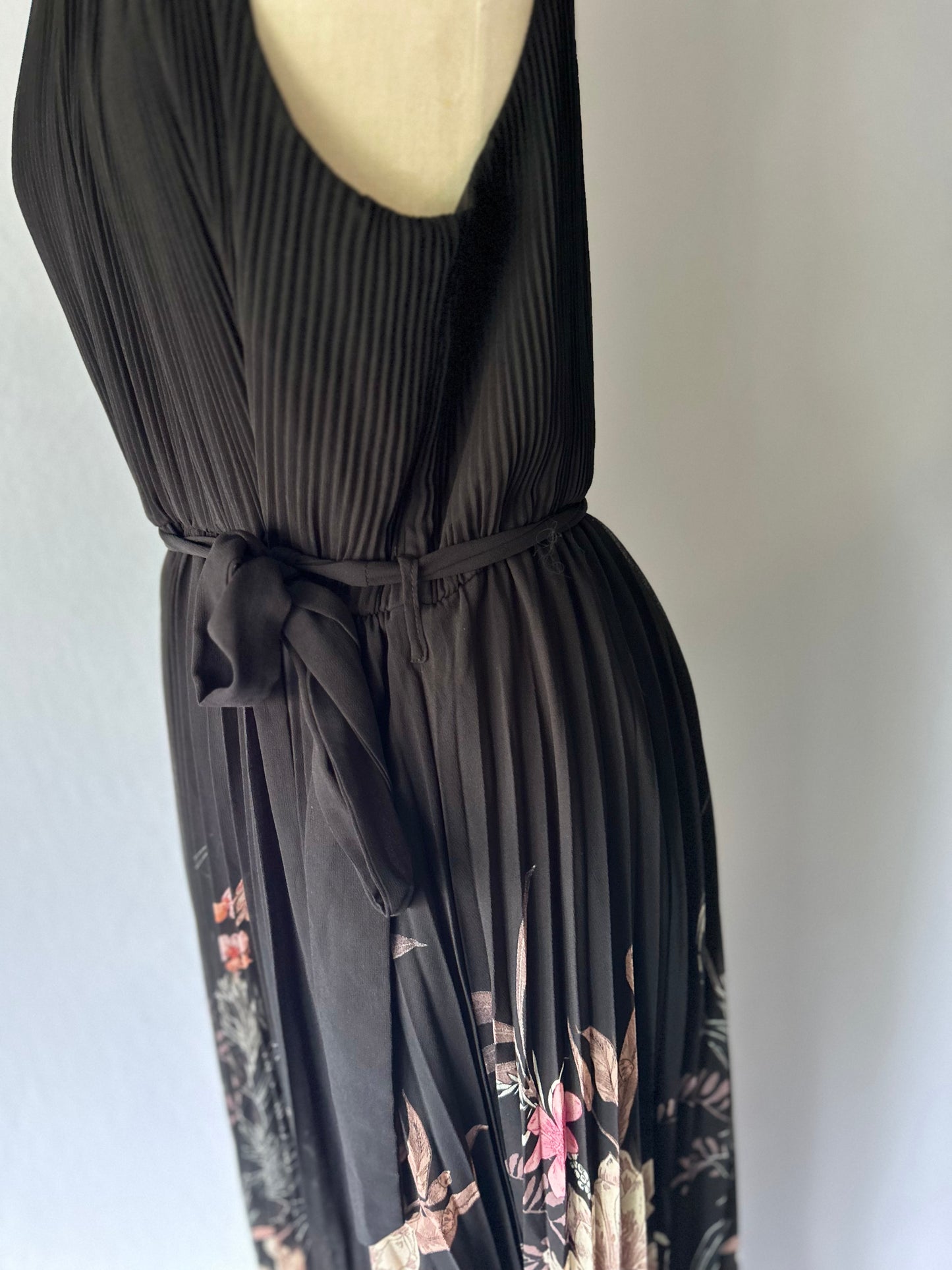 Black Pleated Floral Midi Dress – Size Small