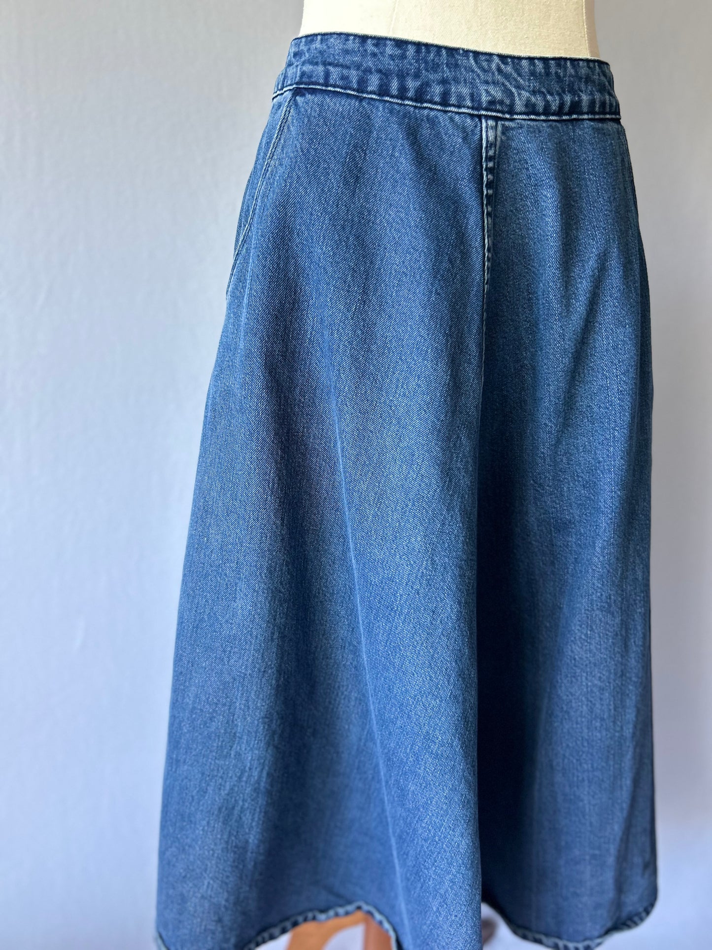 Neuw mid denim skirt – Size 8