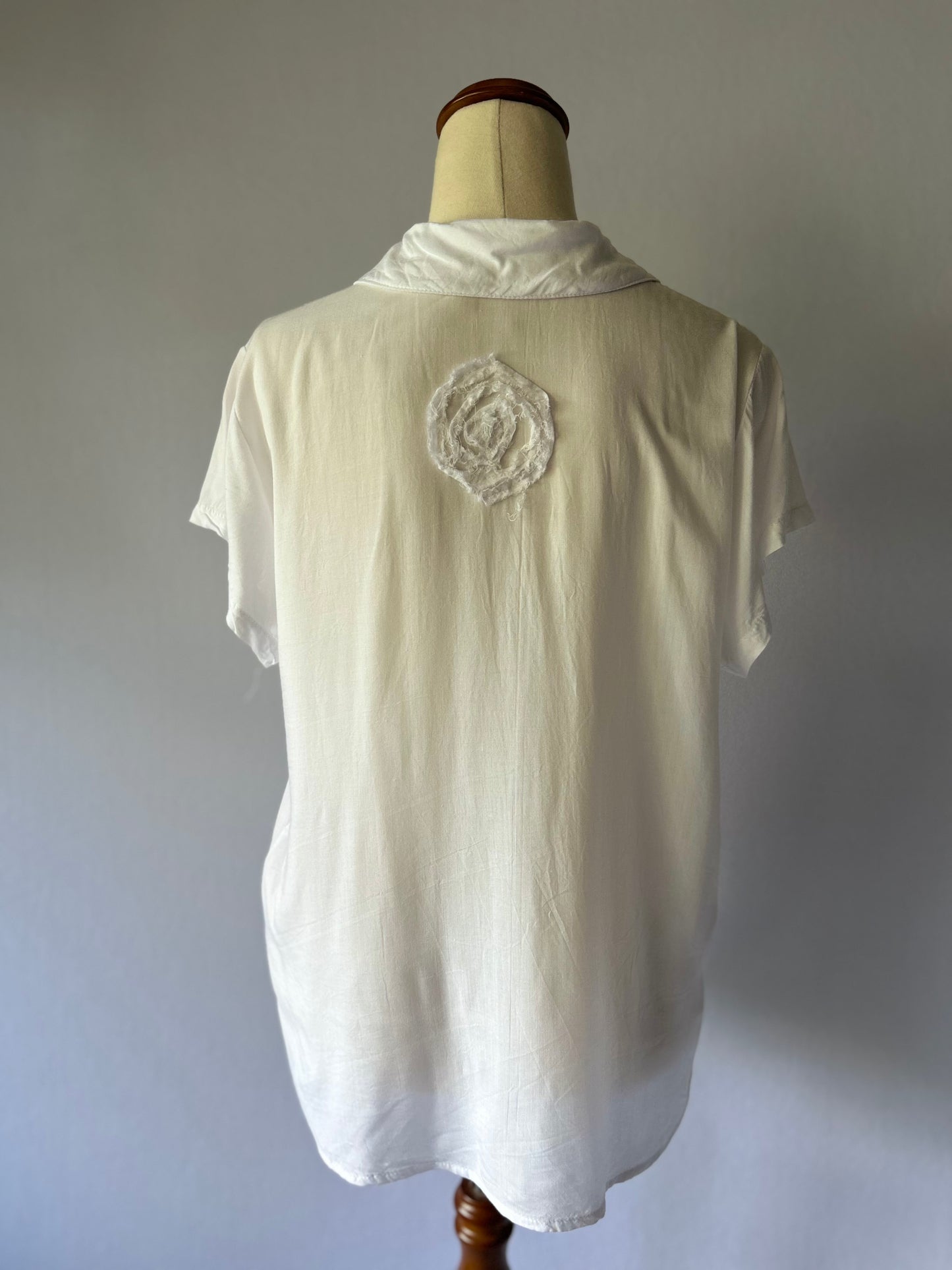Bohemian Raw-Edge Floral Appliqué Shirt - White Rayon - Size M