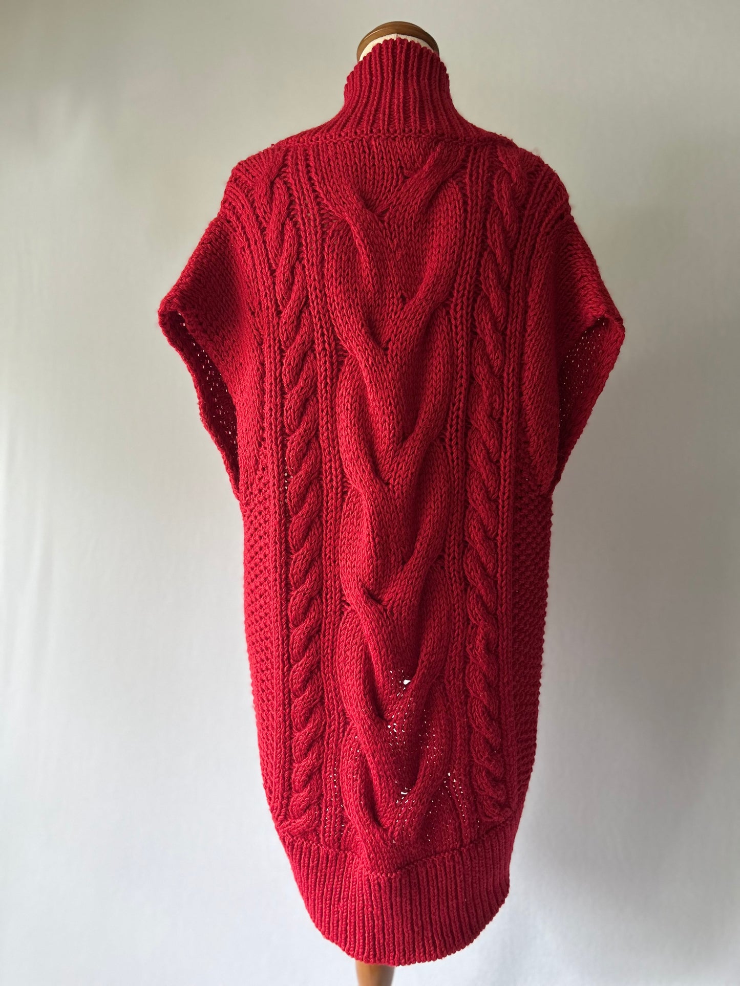 Textured Deep Red Chunky Knit Vest – Size M
