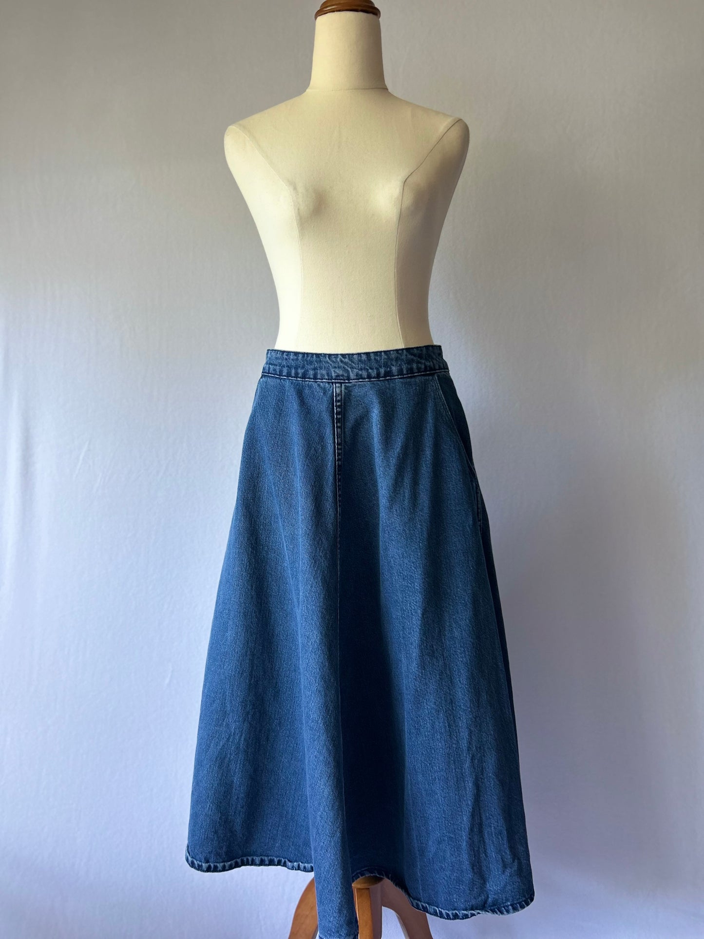 Neuw mid denim skirt – Size 8