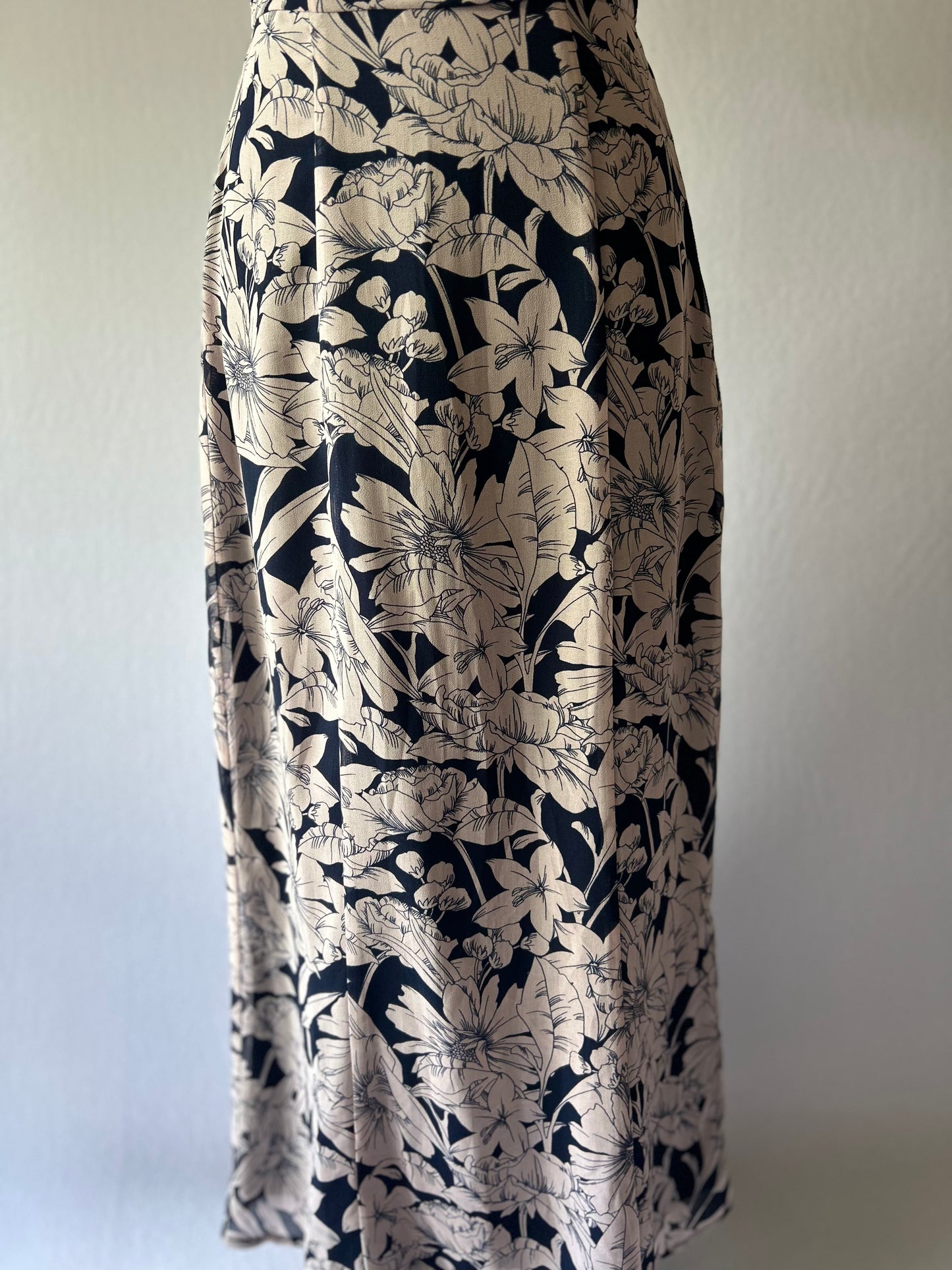 Floral Midi Dress – Size 6