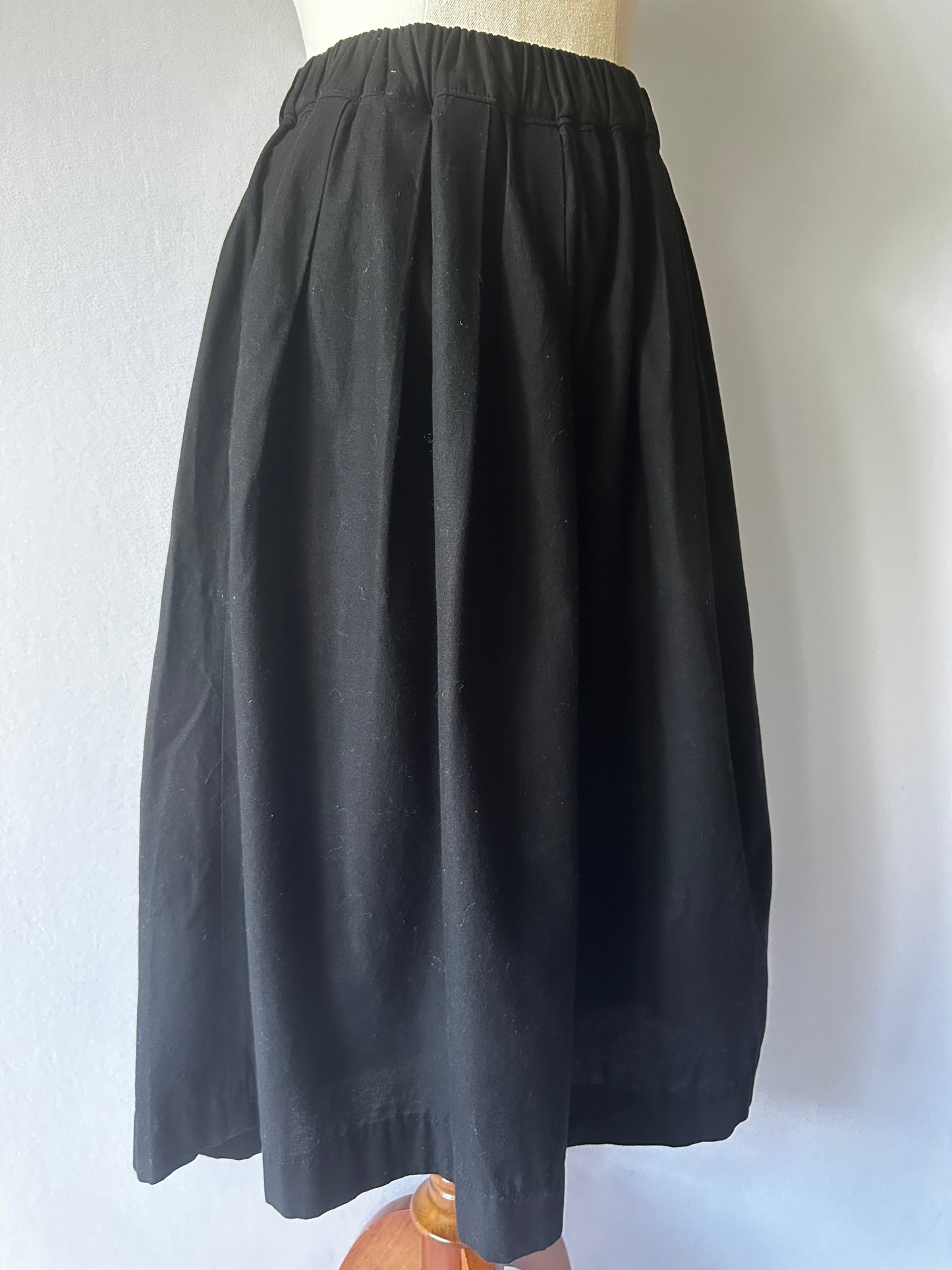 Black Pleated Cotton Midi Skirt with Pockets - Size M