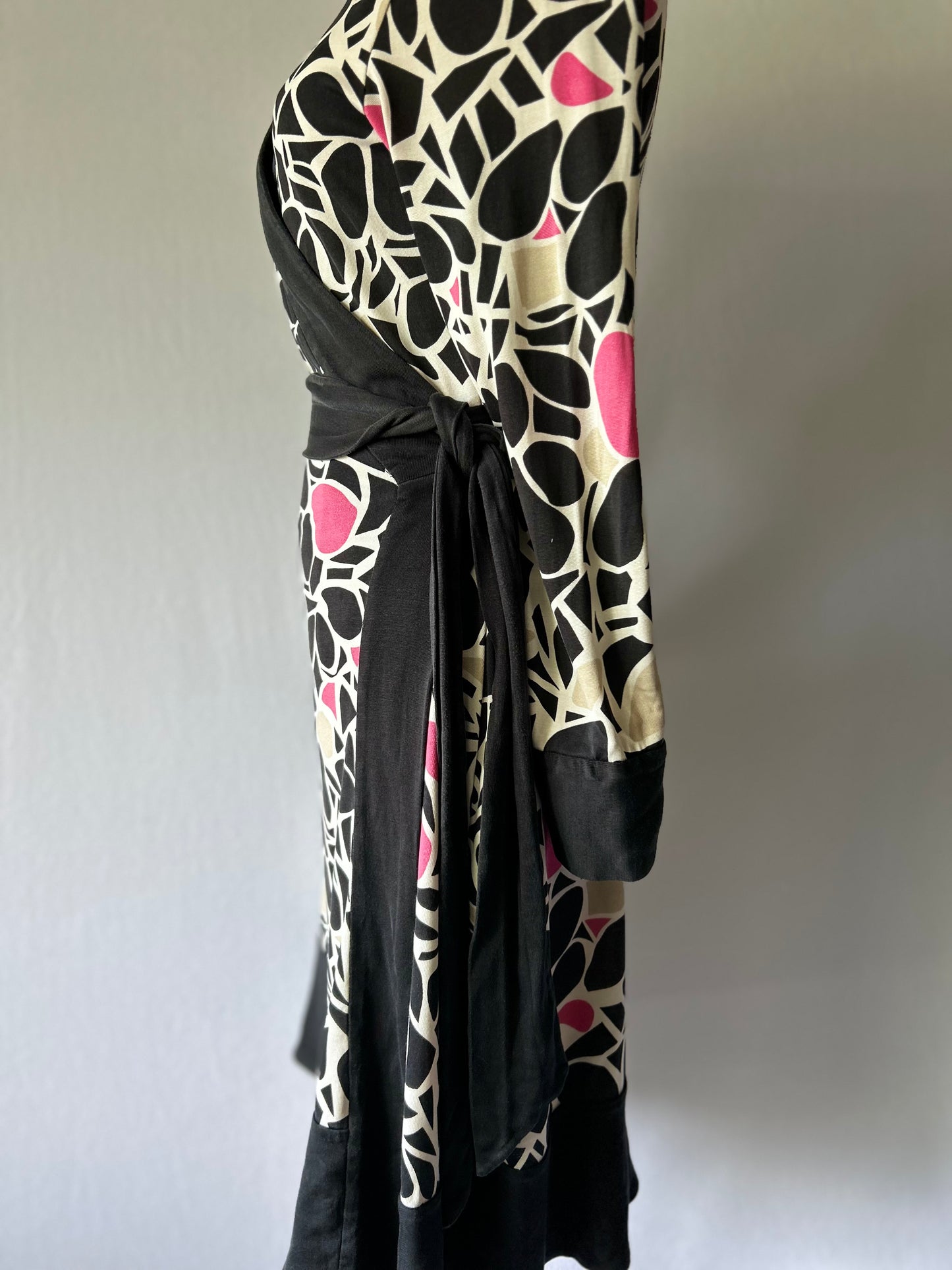 Diane von Furstenberg Silk Wrap Dress – Size 10, Geometric Print