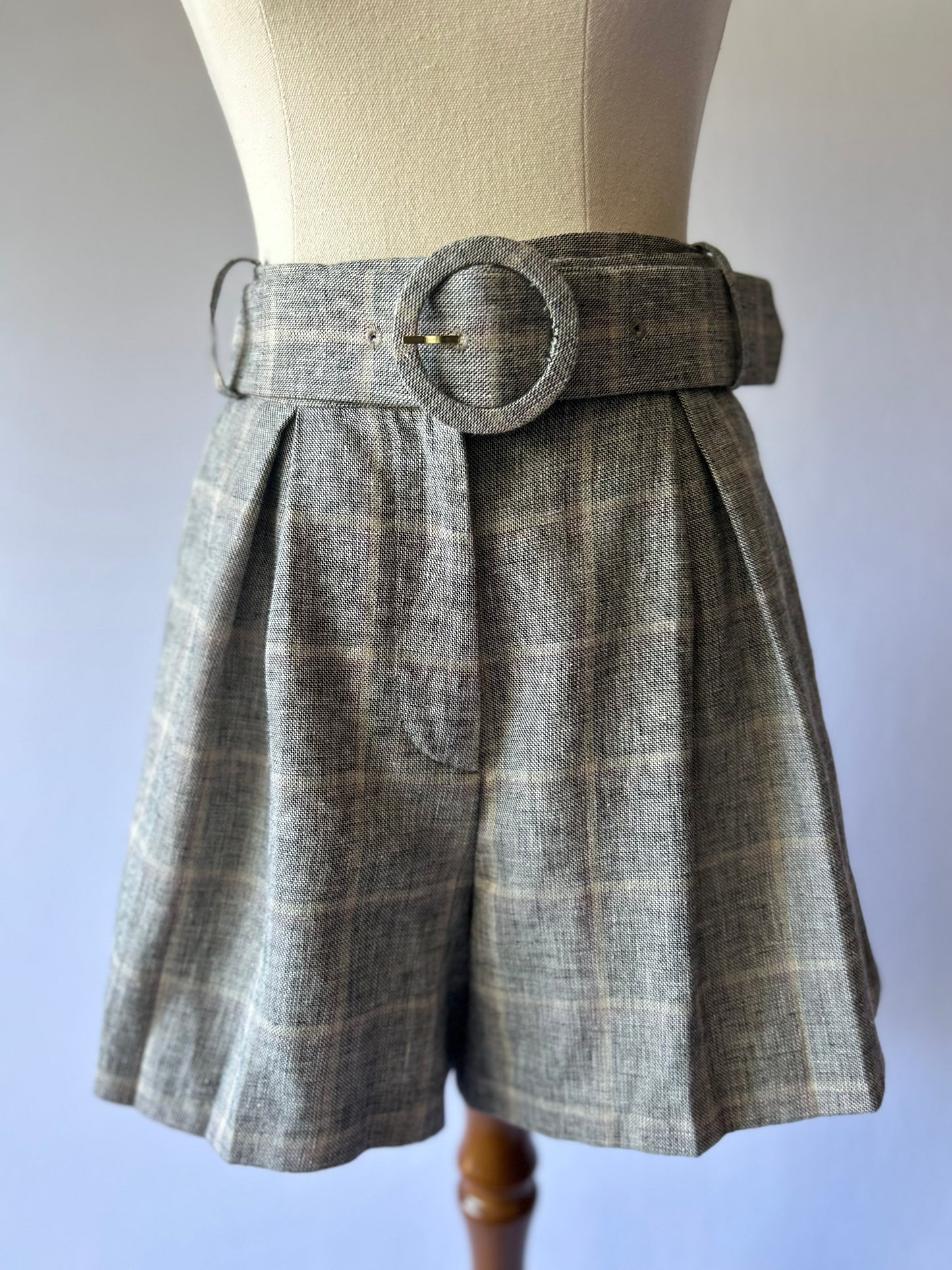 Tailored Linen Blend Shorts – Size 38, Made in Paris