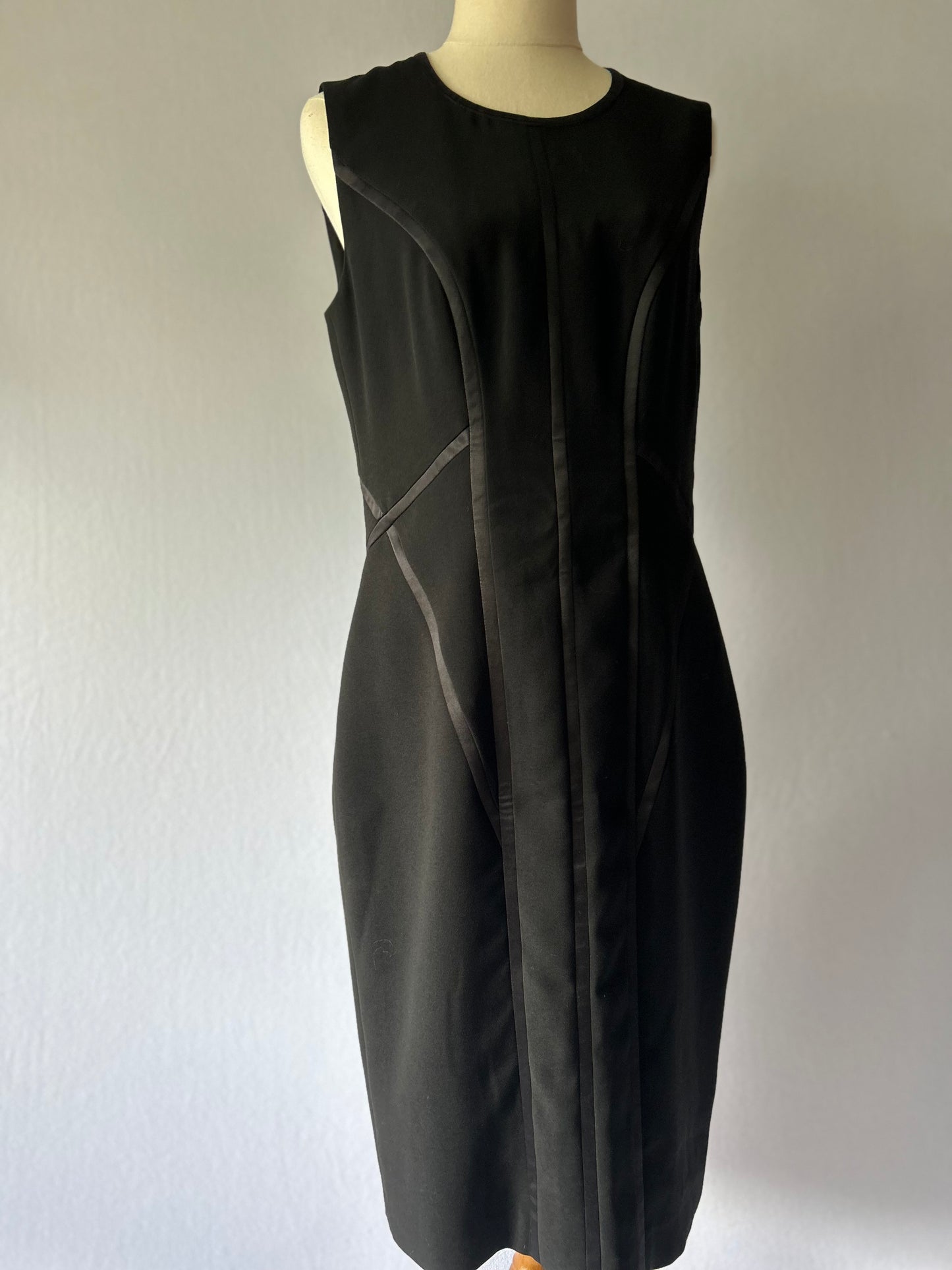 Hugo Boss Black Sheath Dress with Contrast Piping - UK 10 / US 6