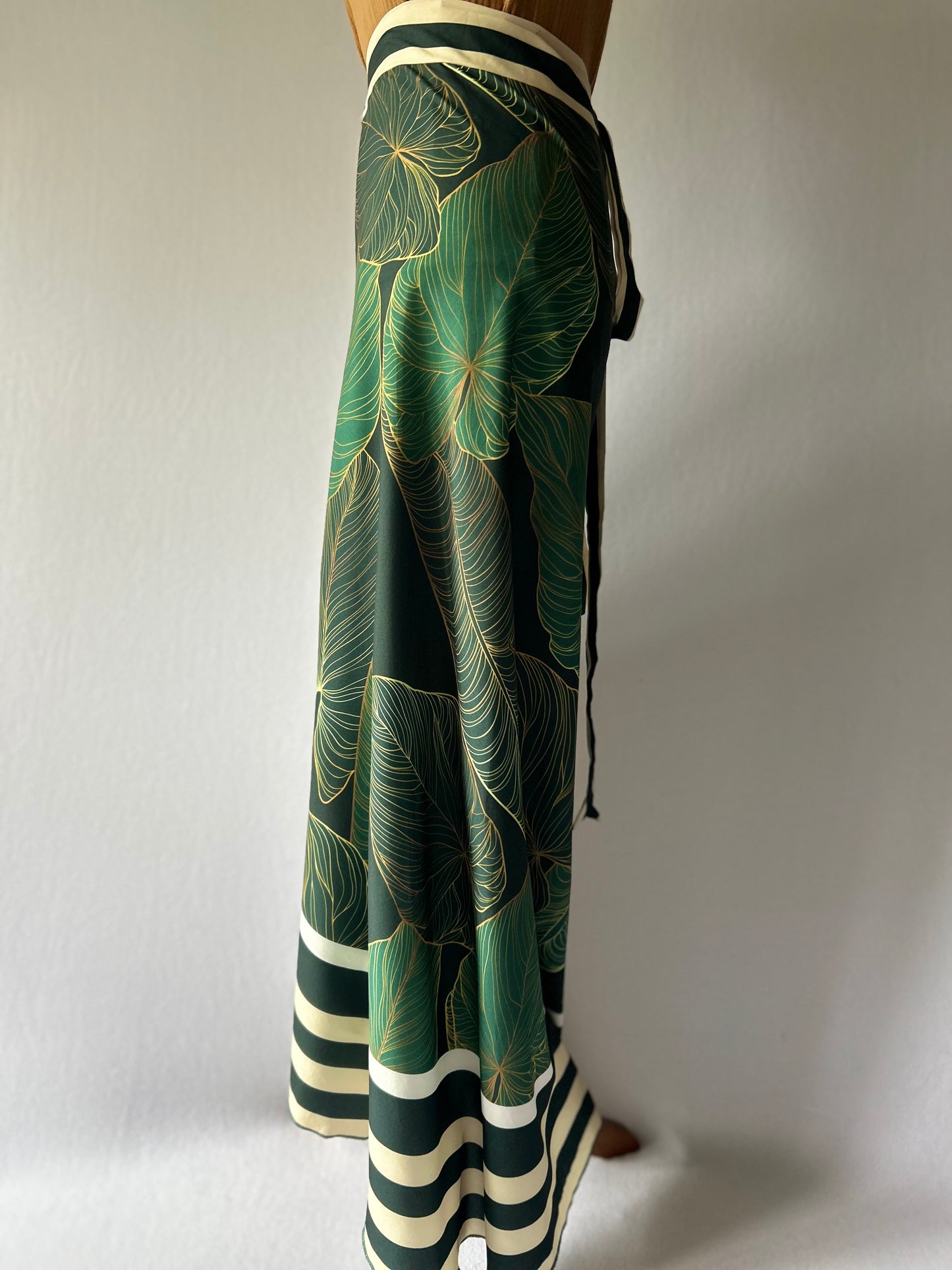 Luxurious Tropical Print Wrap Skirt - One Size