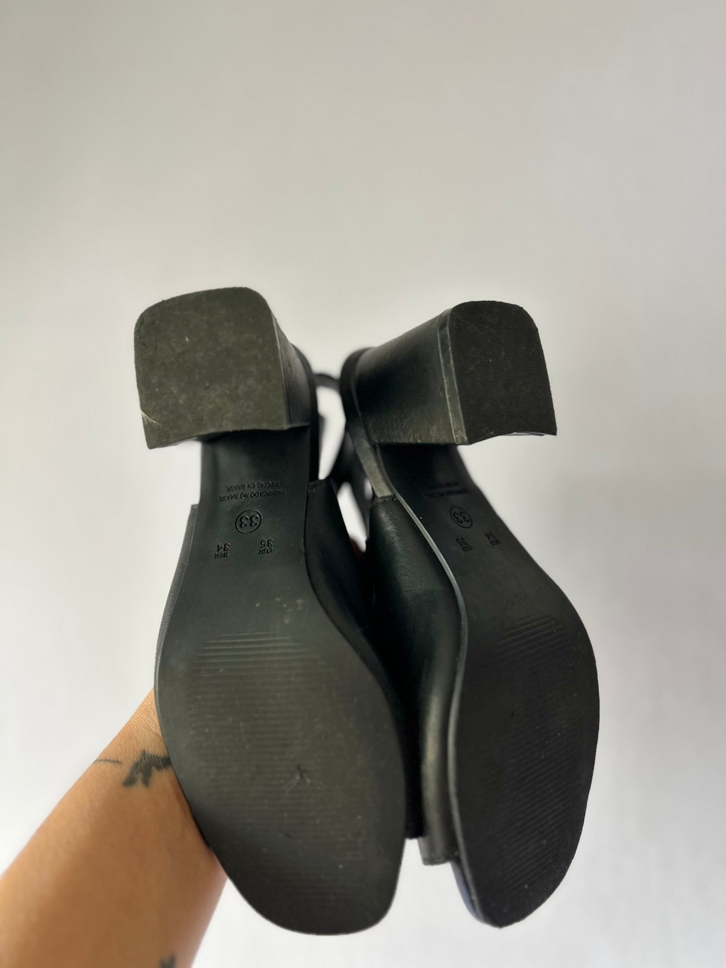 Effortless Chic Black Leather Peep-Toe Heels (EUR 35)