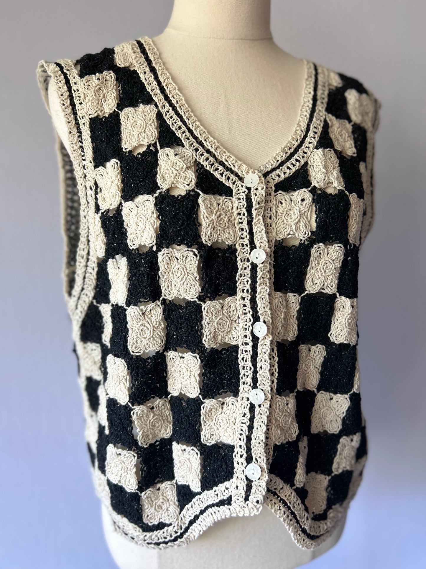 Black and white checkered vest – Size L